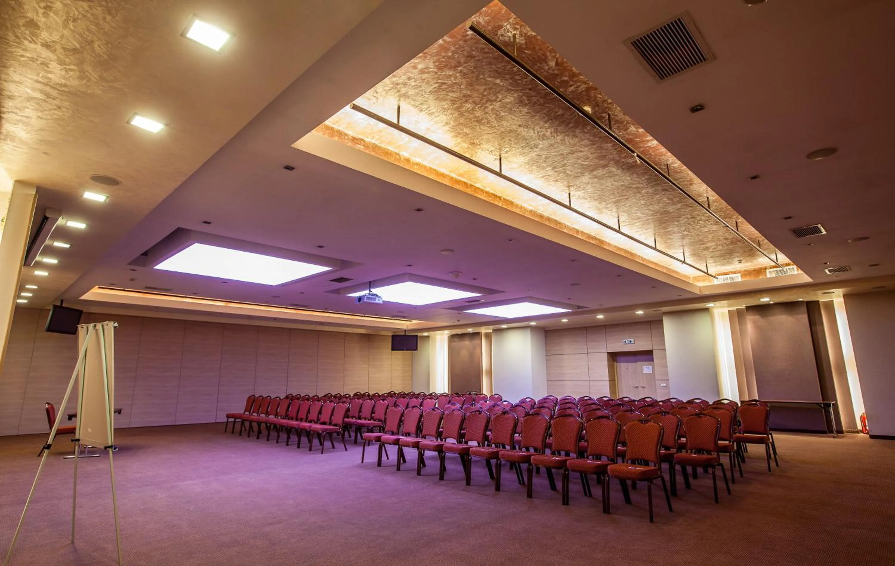 Business facilities in Ramada Hotel & Suites by Wyndham Bucharest North