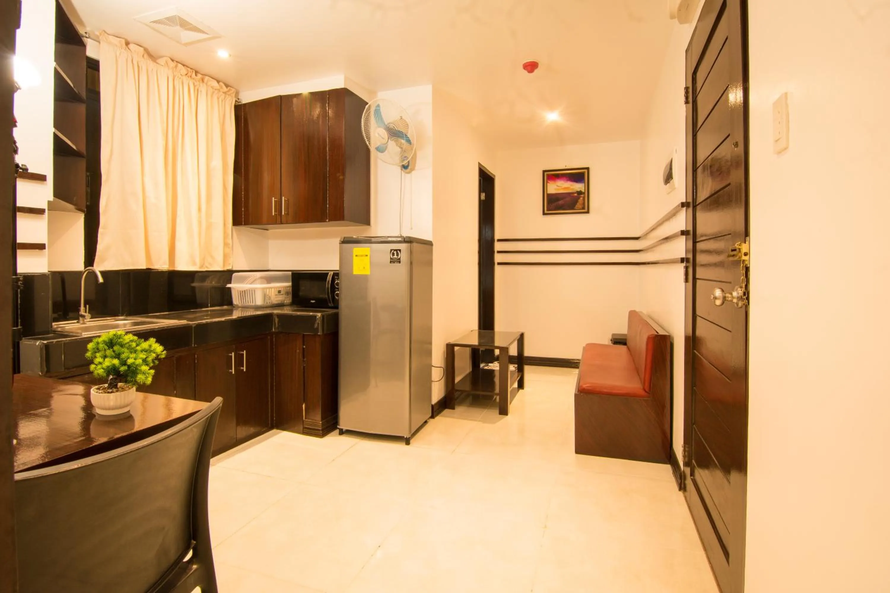 Kitchen or kitchenette in Diamond Hotel And Resto
