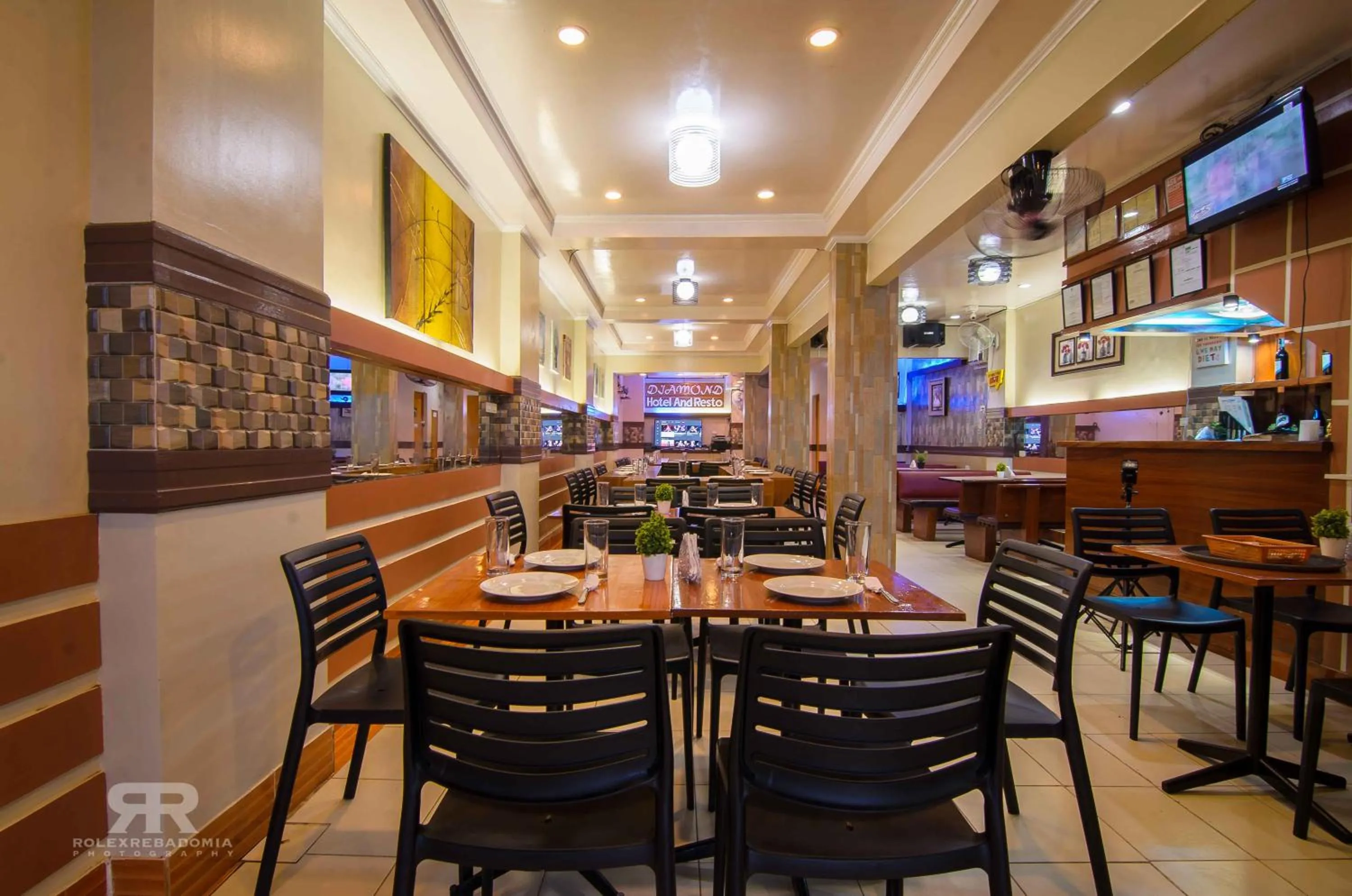 Restaurant/places to eat in Diamond Hotel And Resto