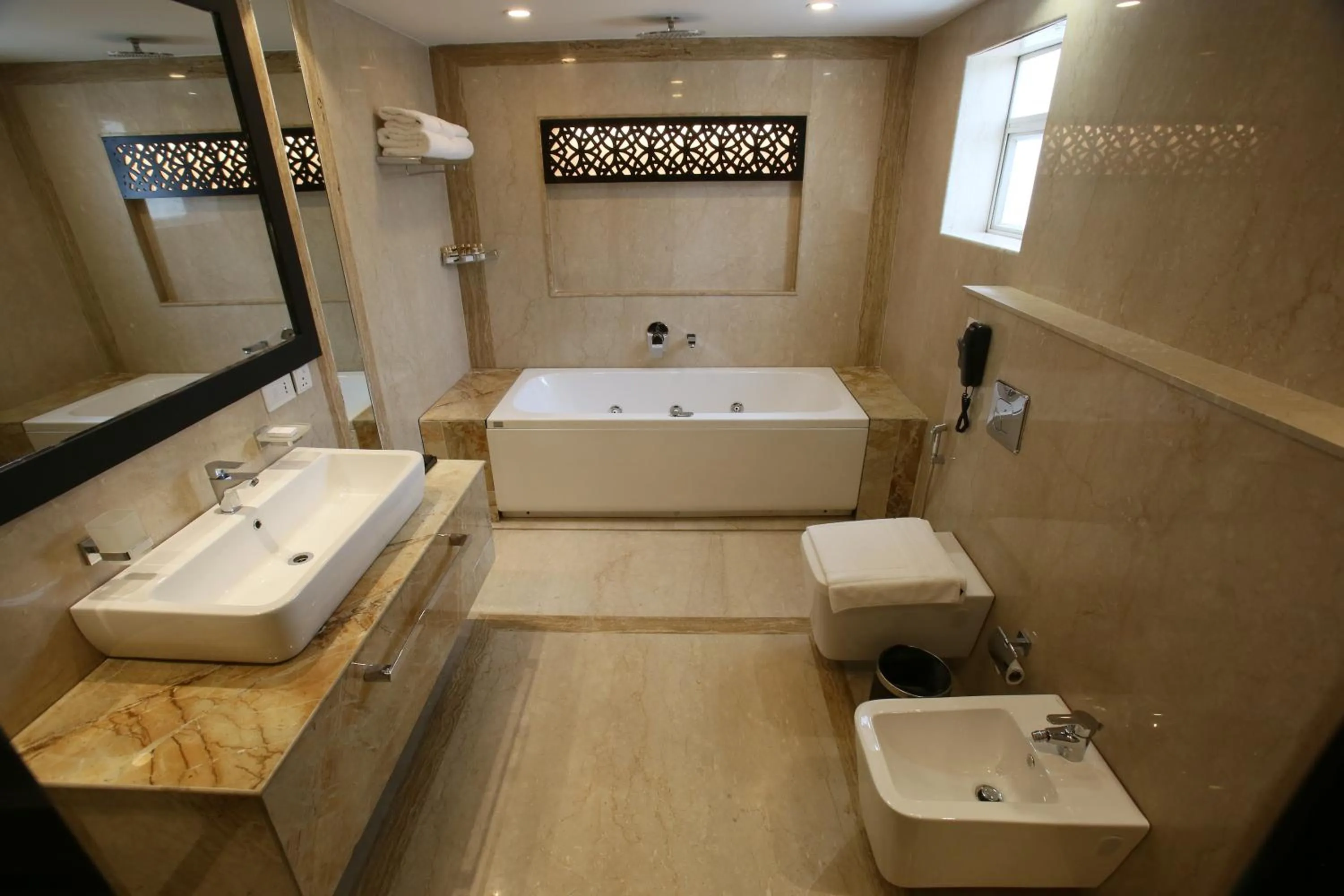 Steam room in Vivin Luxury Suites