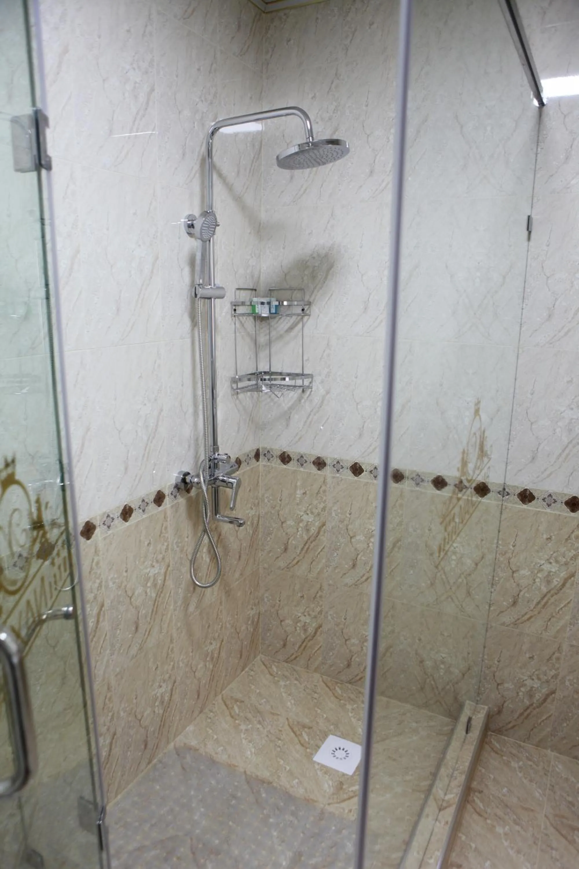 Shower in Hotel Naxshab