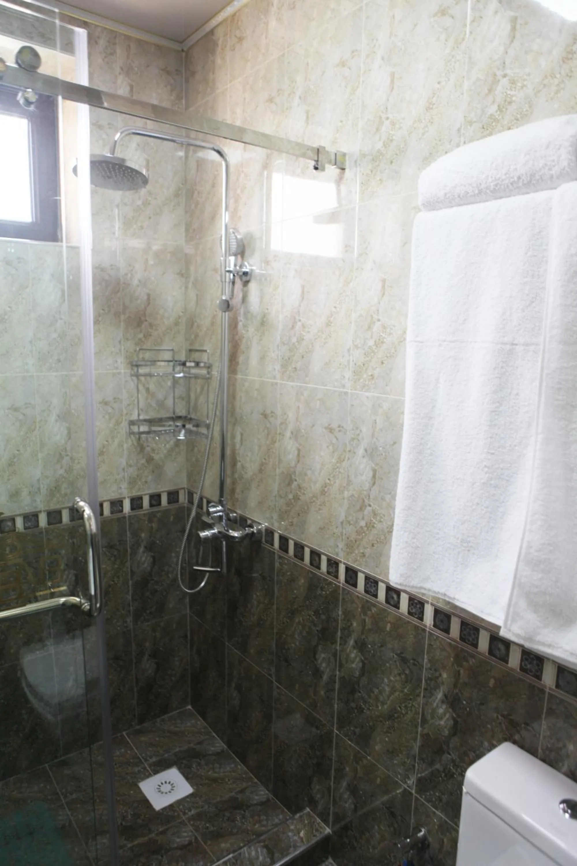 Shower in Hotel Naxshab