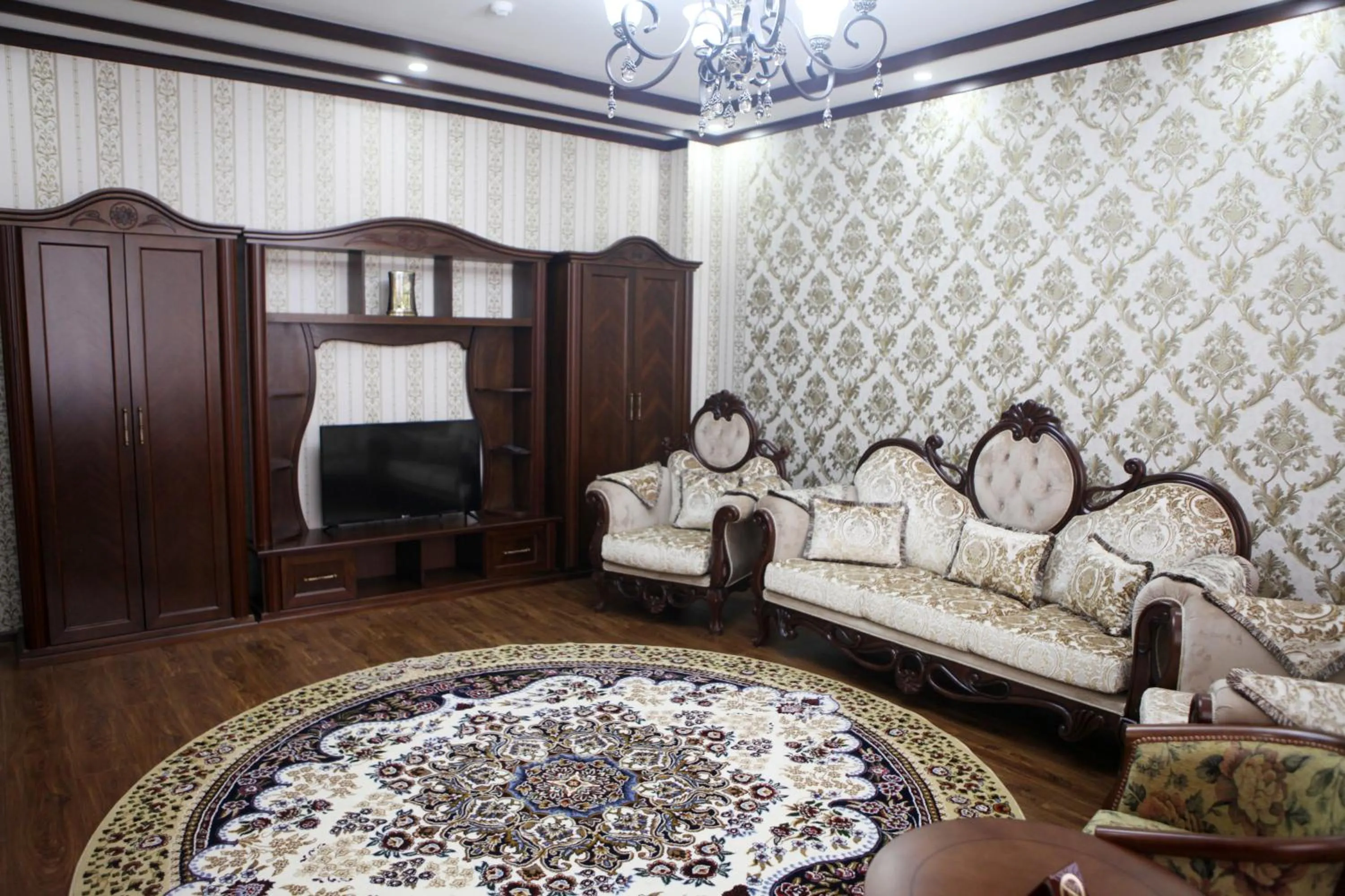 Communal lounge/ TV room in Hotel Naxshab