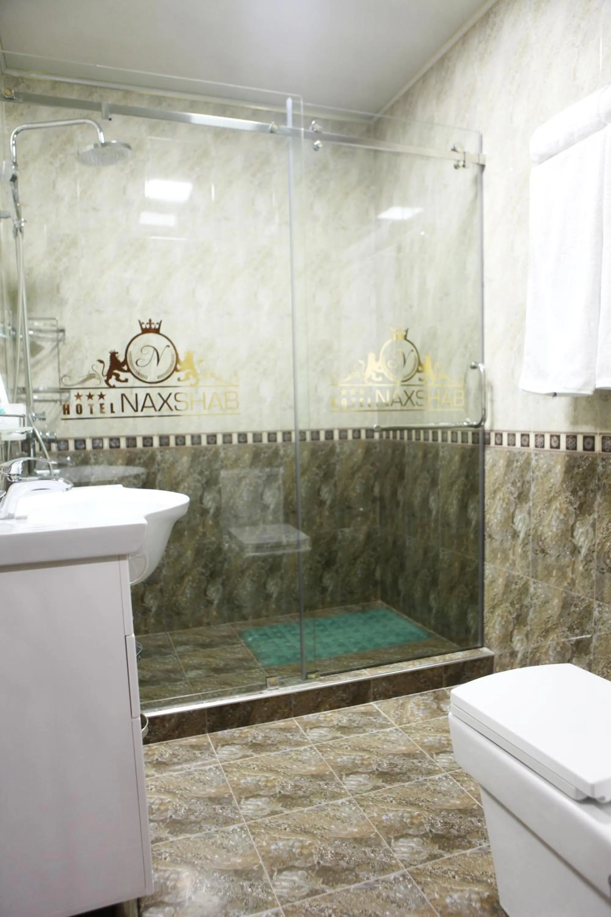Shower in Hotel Naxshab