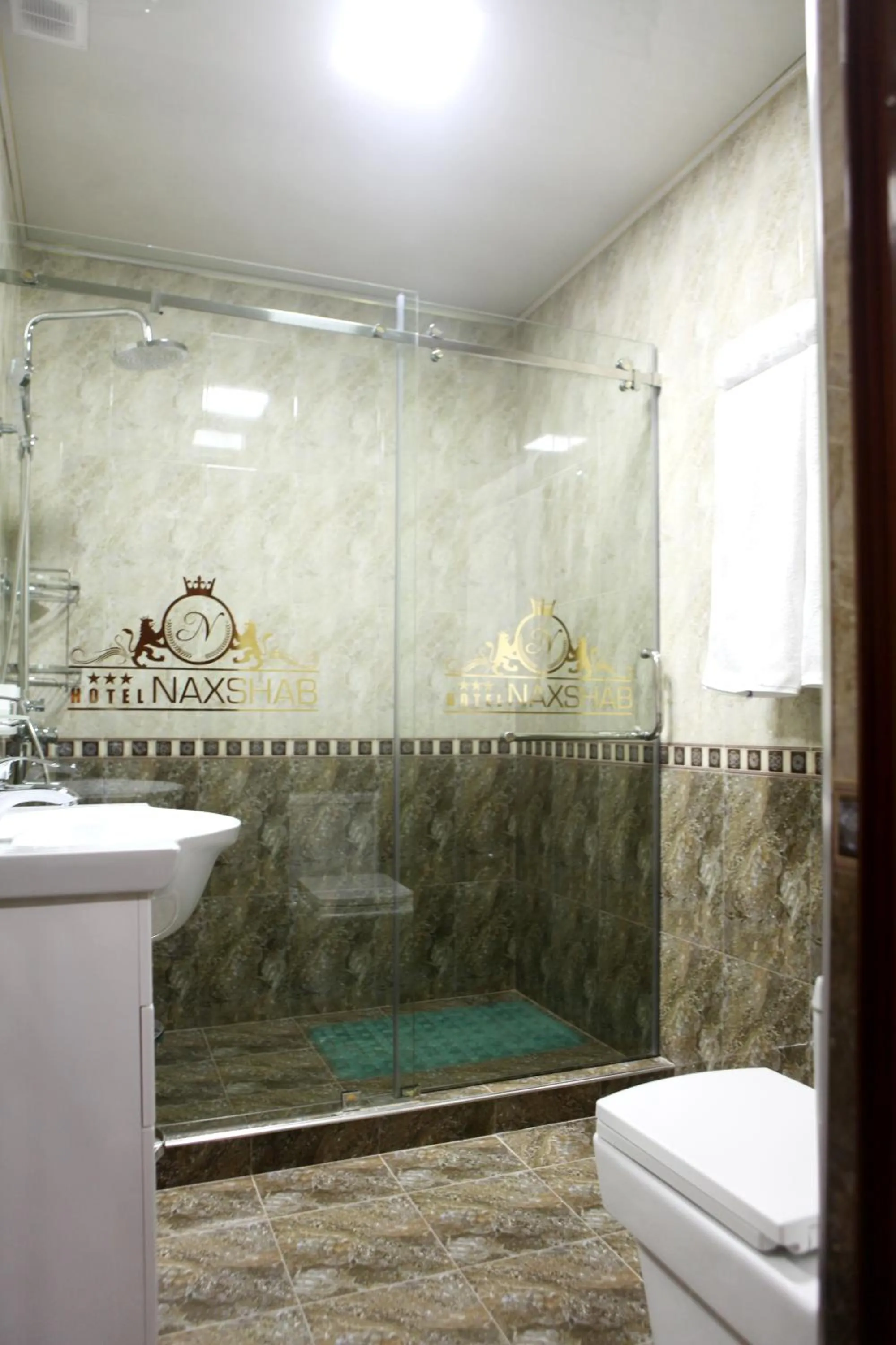Shower in Hotel Naxshab