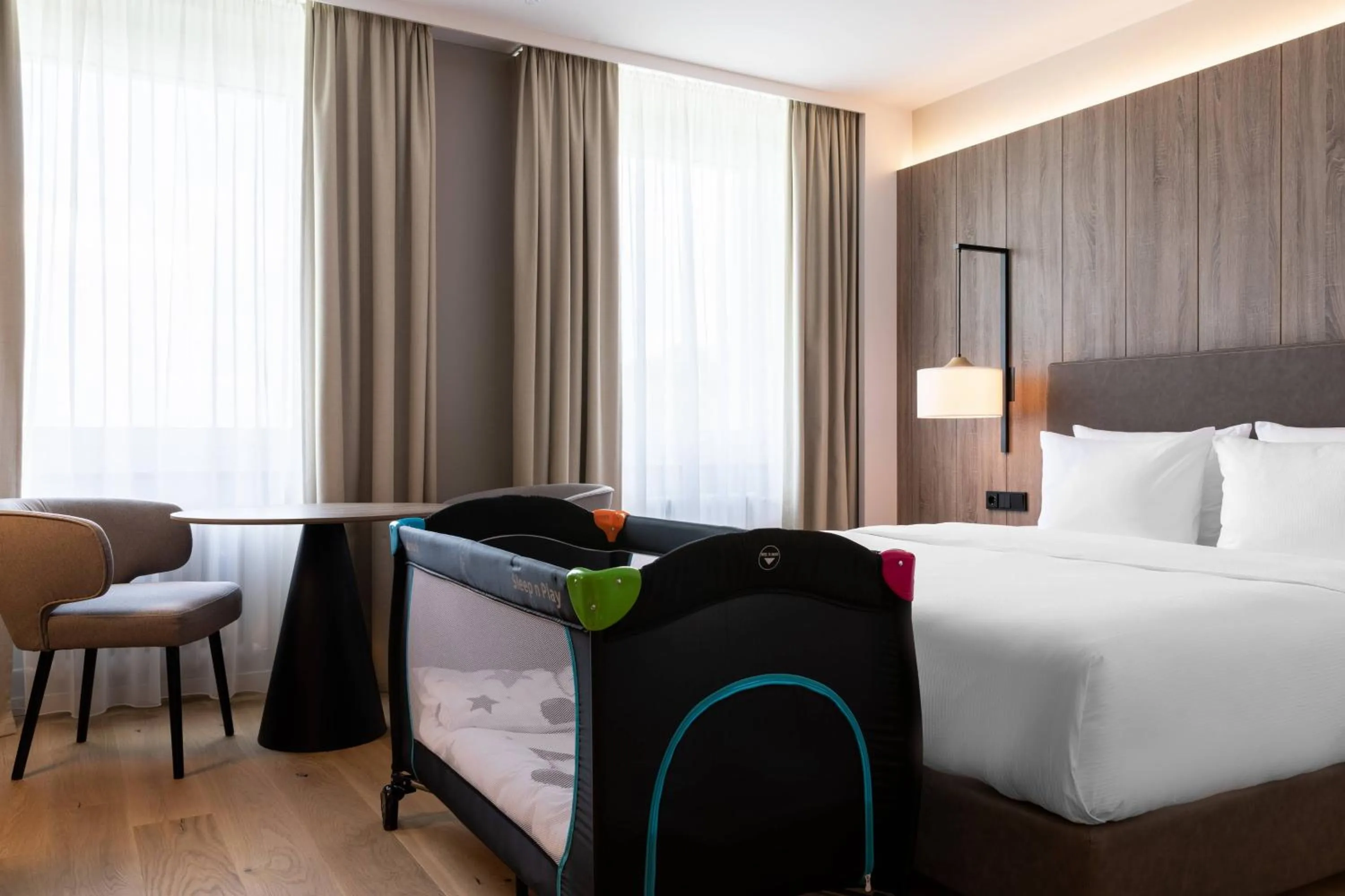 Photo of the whole room, Bed in AC Hotel by Marriott Berlin Humboldthain Park