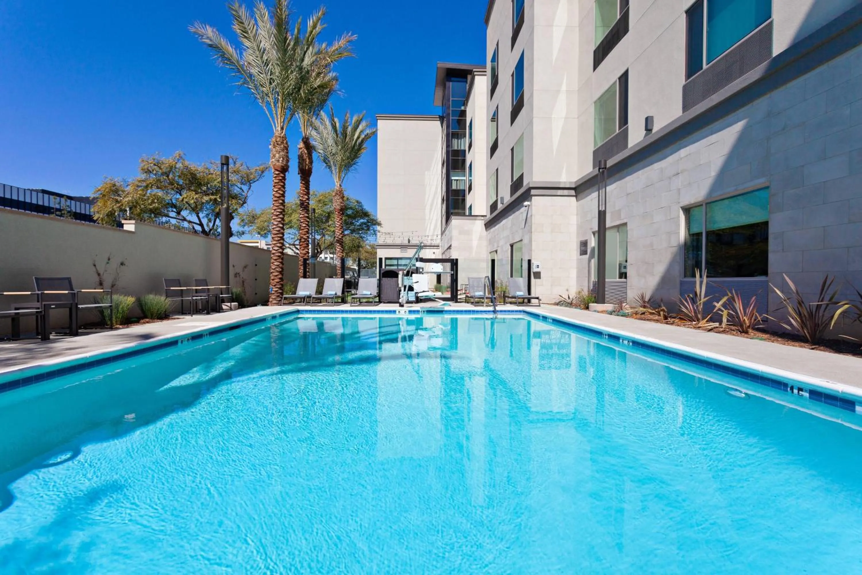 Swimming pool in TownePlace Suites by Marriott San Diego Central