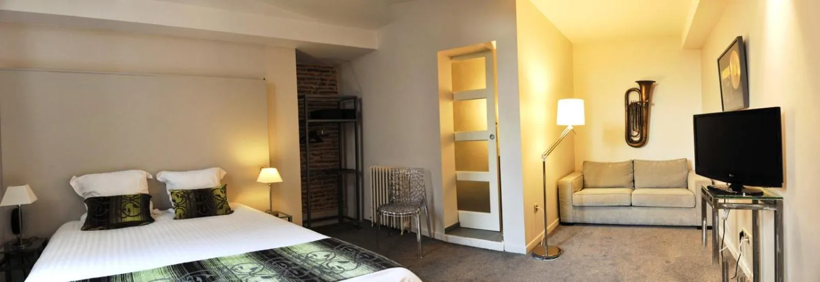 Bed in Hôtel des Arts