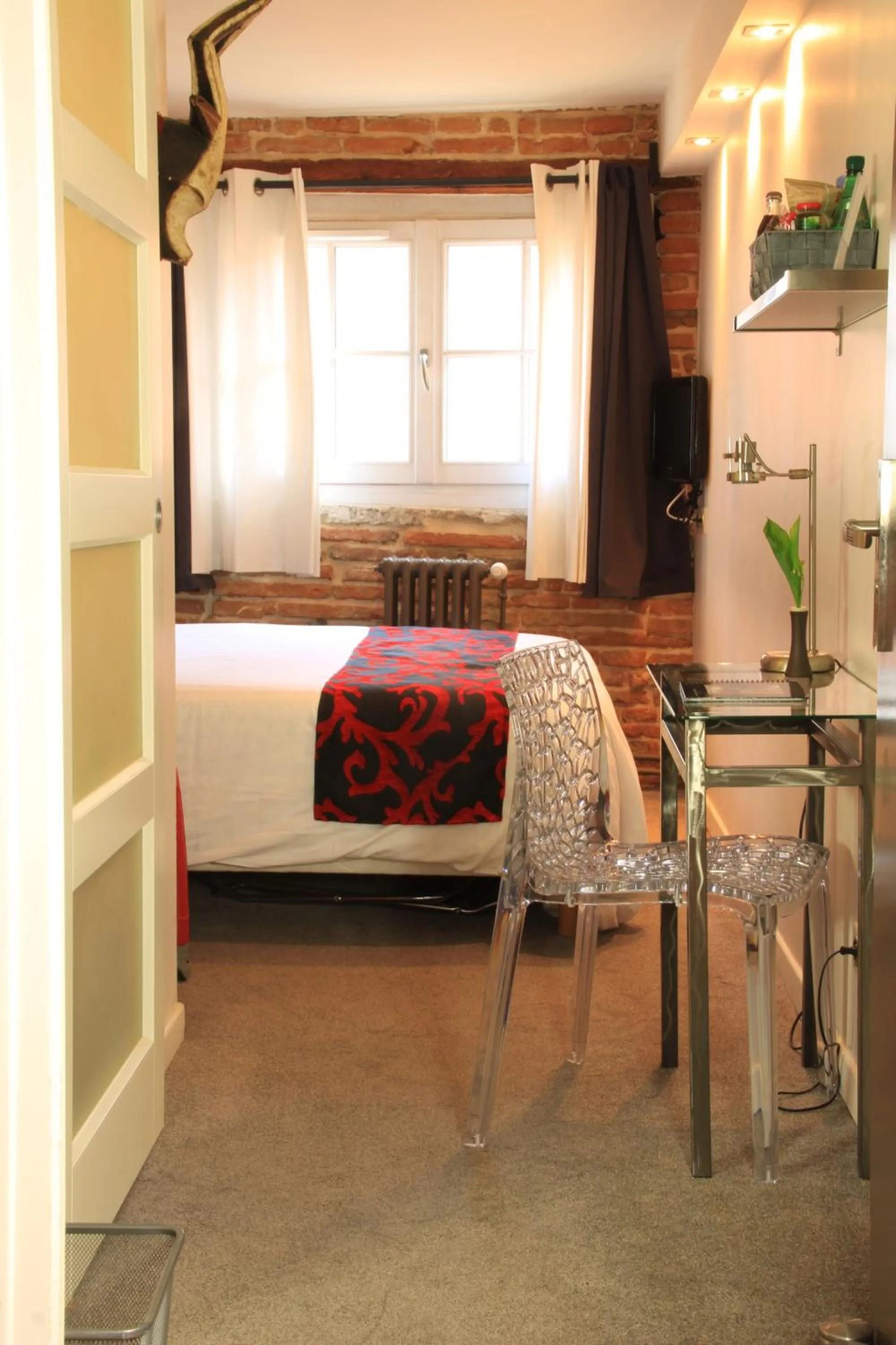 Bed in Hôtel des Arts