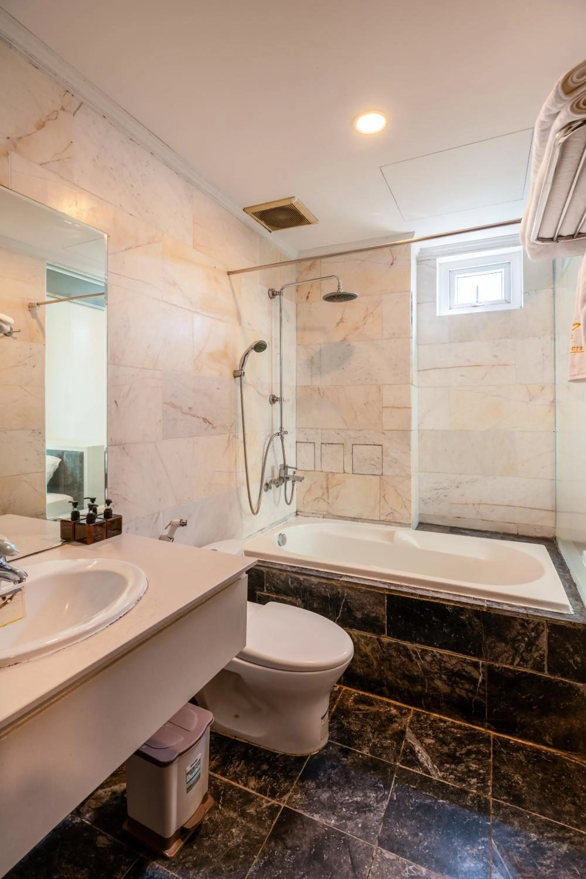 Toilet in Tarasa Hotel