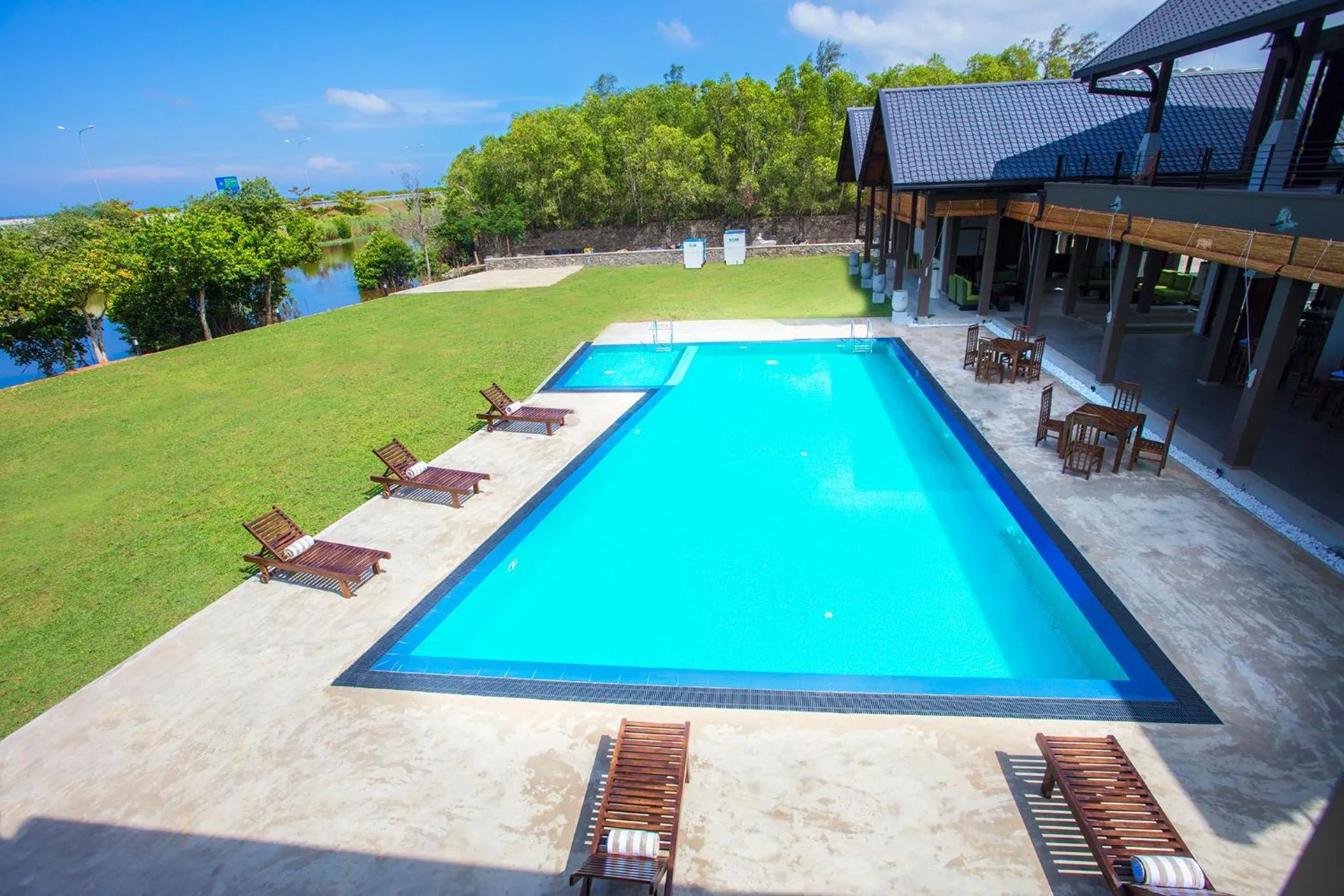 Swimming pool in Amora Lagoon Hotel
