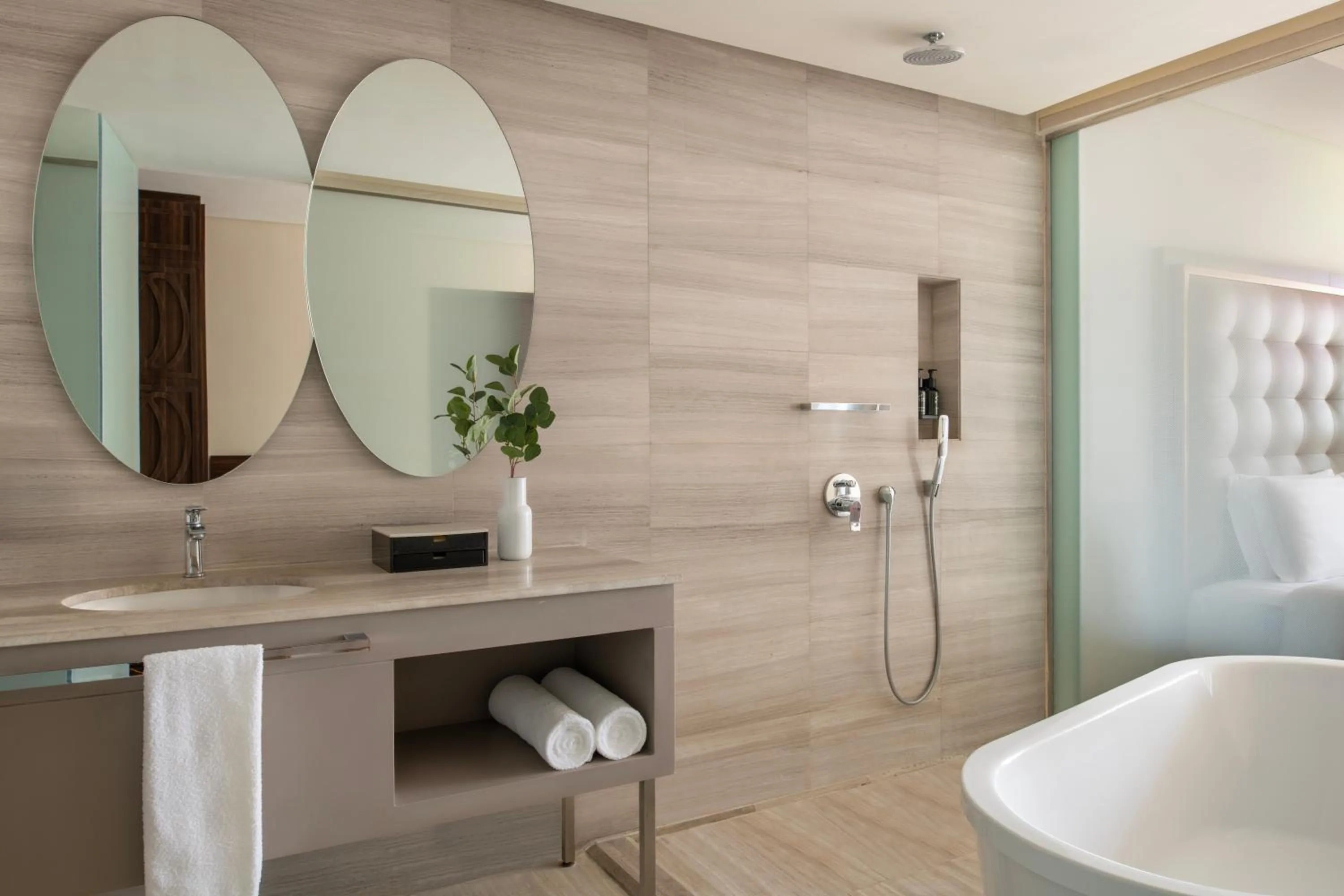 Shower in Dusit Doha Hotel