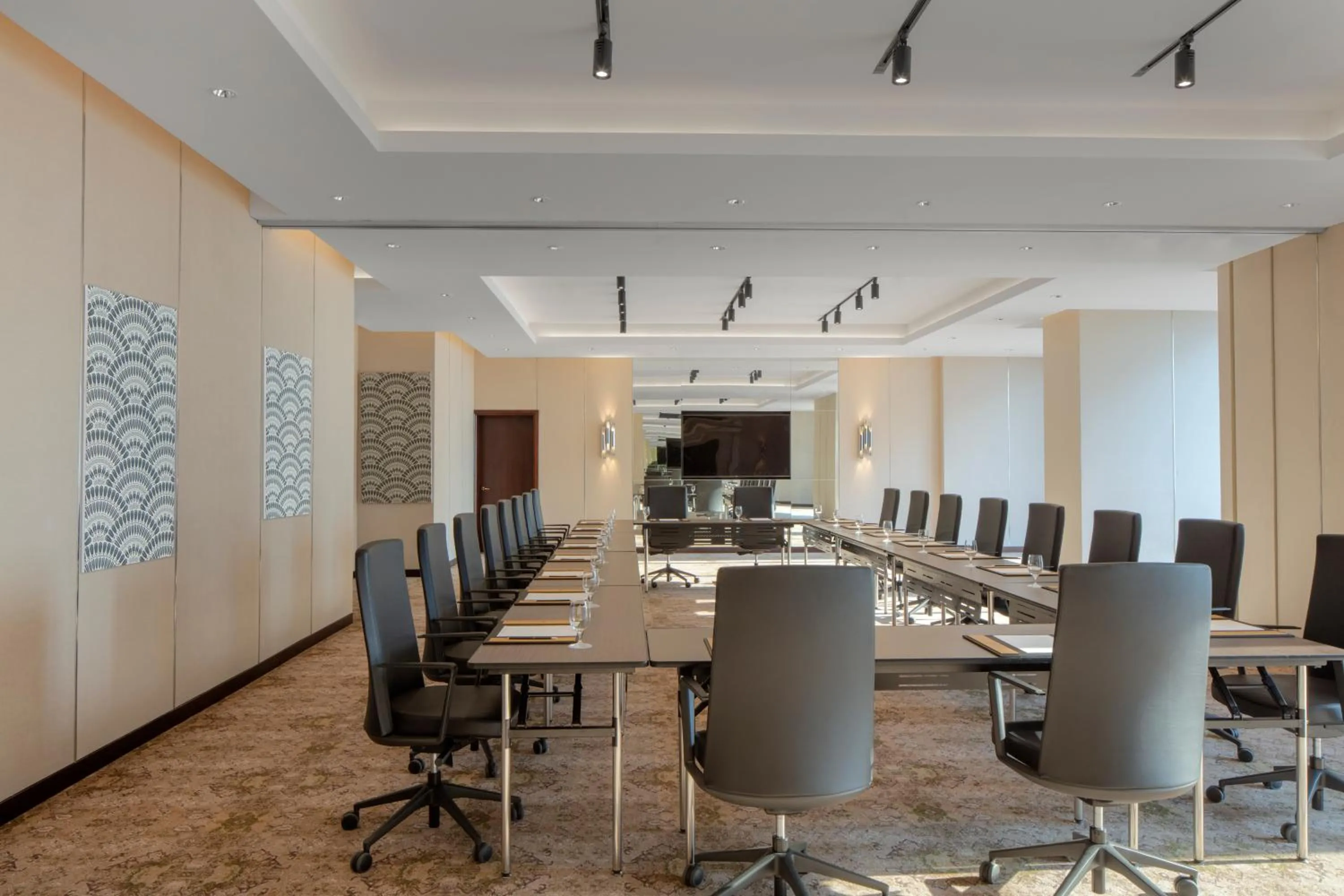 Business facilities in Dusit Doha Hotel