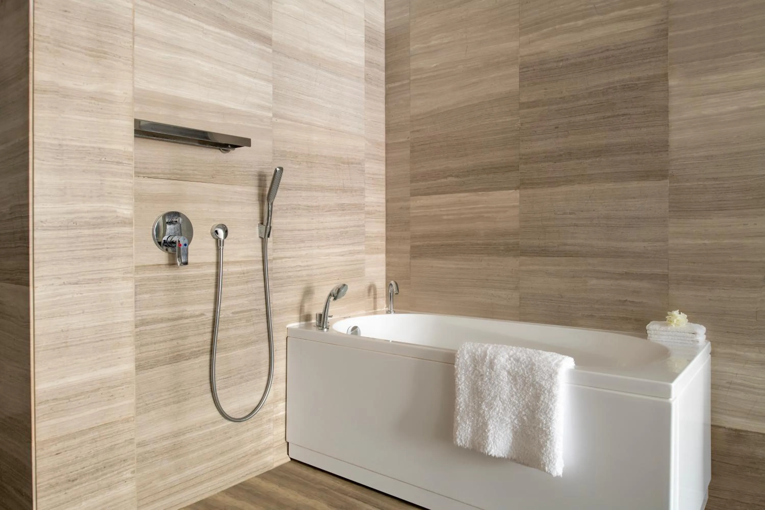 Shower in Dusit Doha Hotel