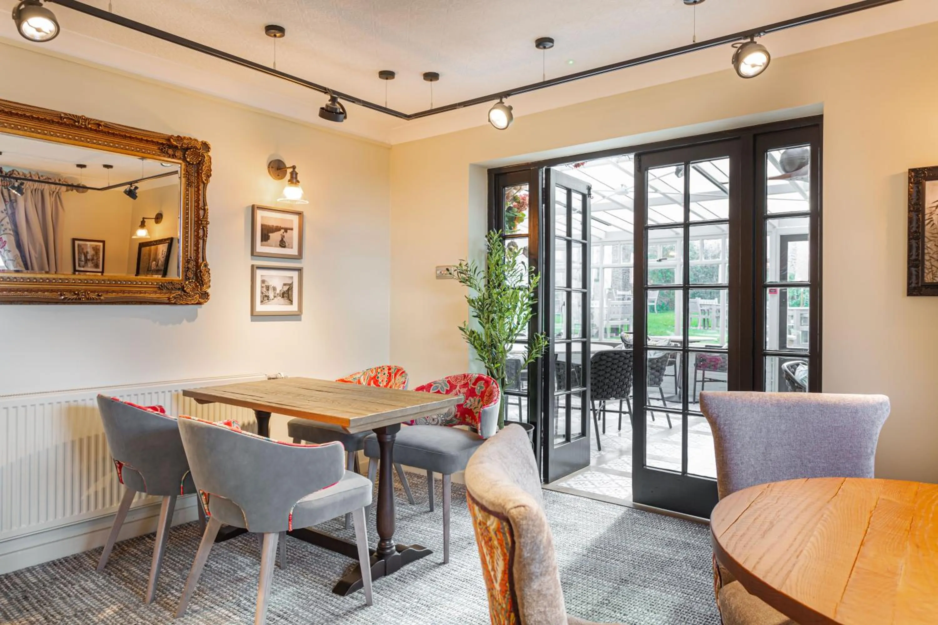 Lounge or bar in The Manor Coastal Hotel & Inn, Blakeney - The Coaching Inn Group