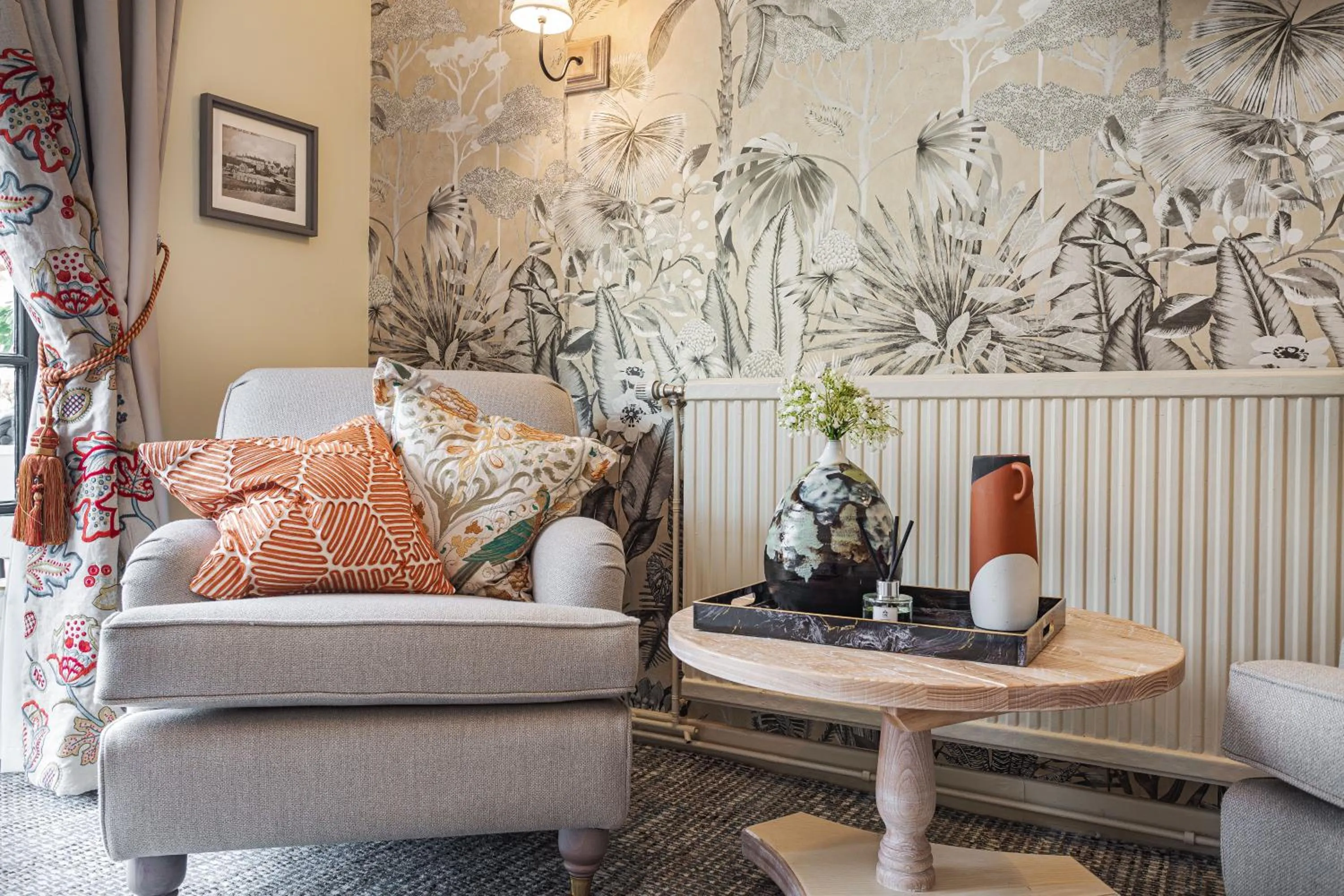 Lounge or bar in The Manor Coastal Hotel & Inn, Blakeney - The Coaching Inn Group