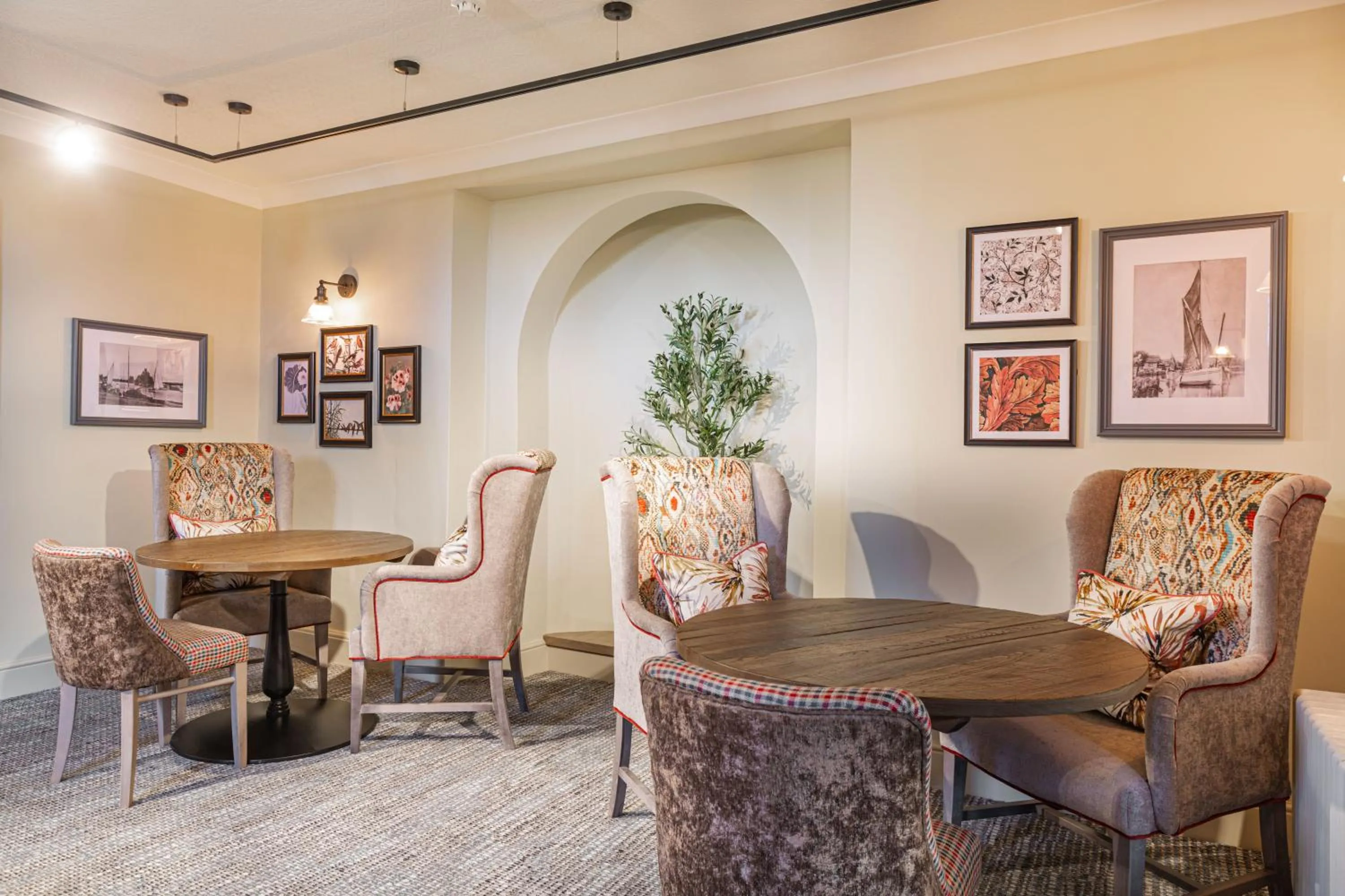 Lounge or bar in The Manor Coastal Hotel & Inn, Blakeney - The Coaching Inn Group