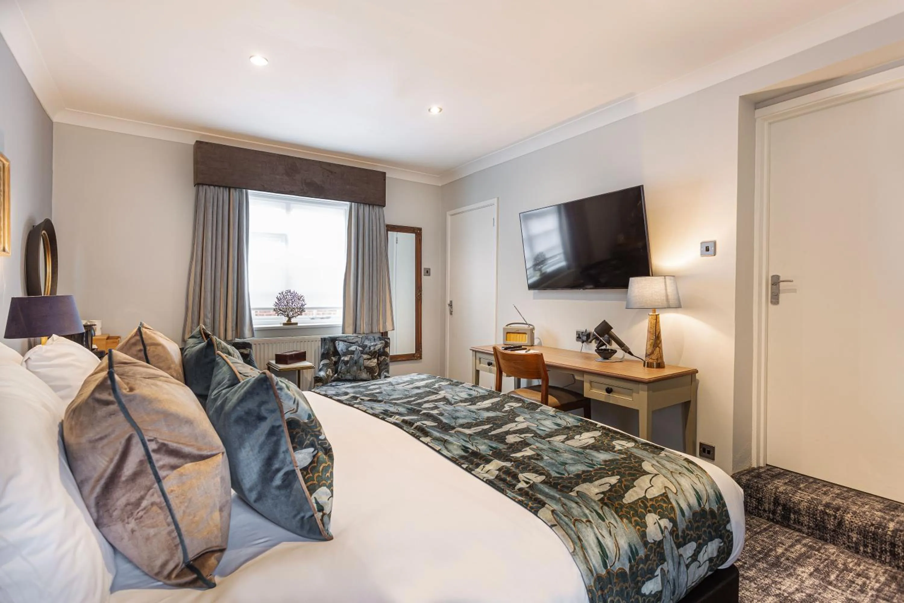 Bed in The Manor Coastal Hotel & Inn, Blakeney - The Coaching Inn Group