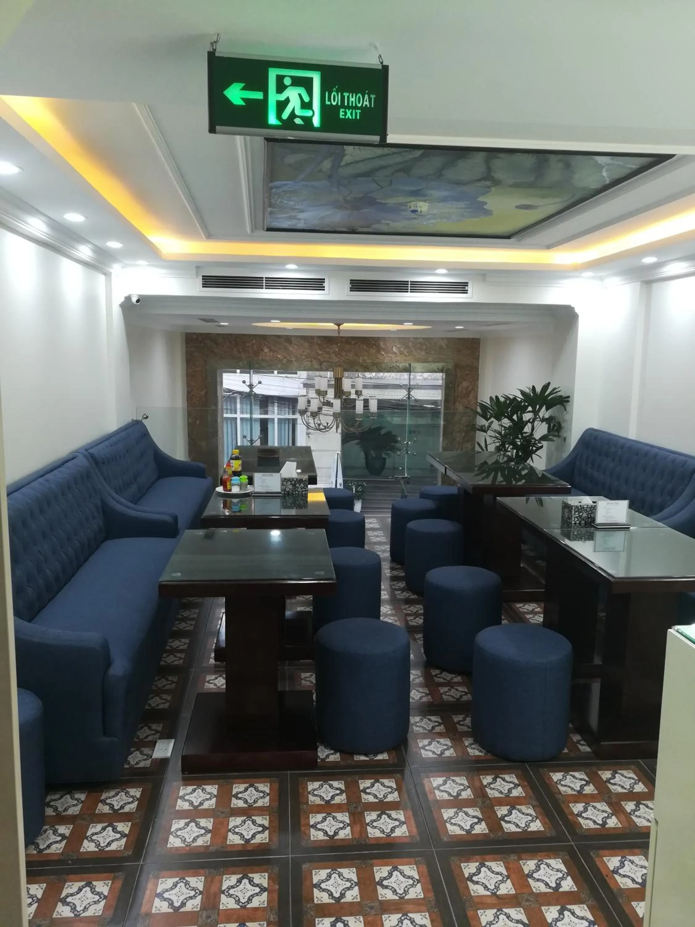 Restaurant/places to eat in Golden Legend Palace Hotel & Travel