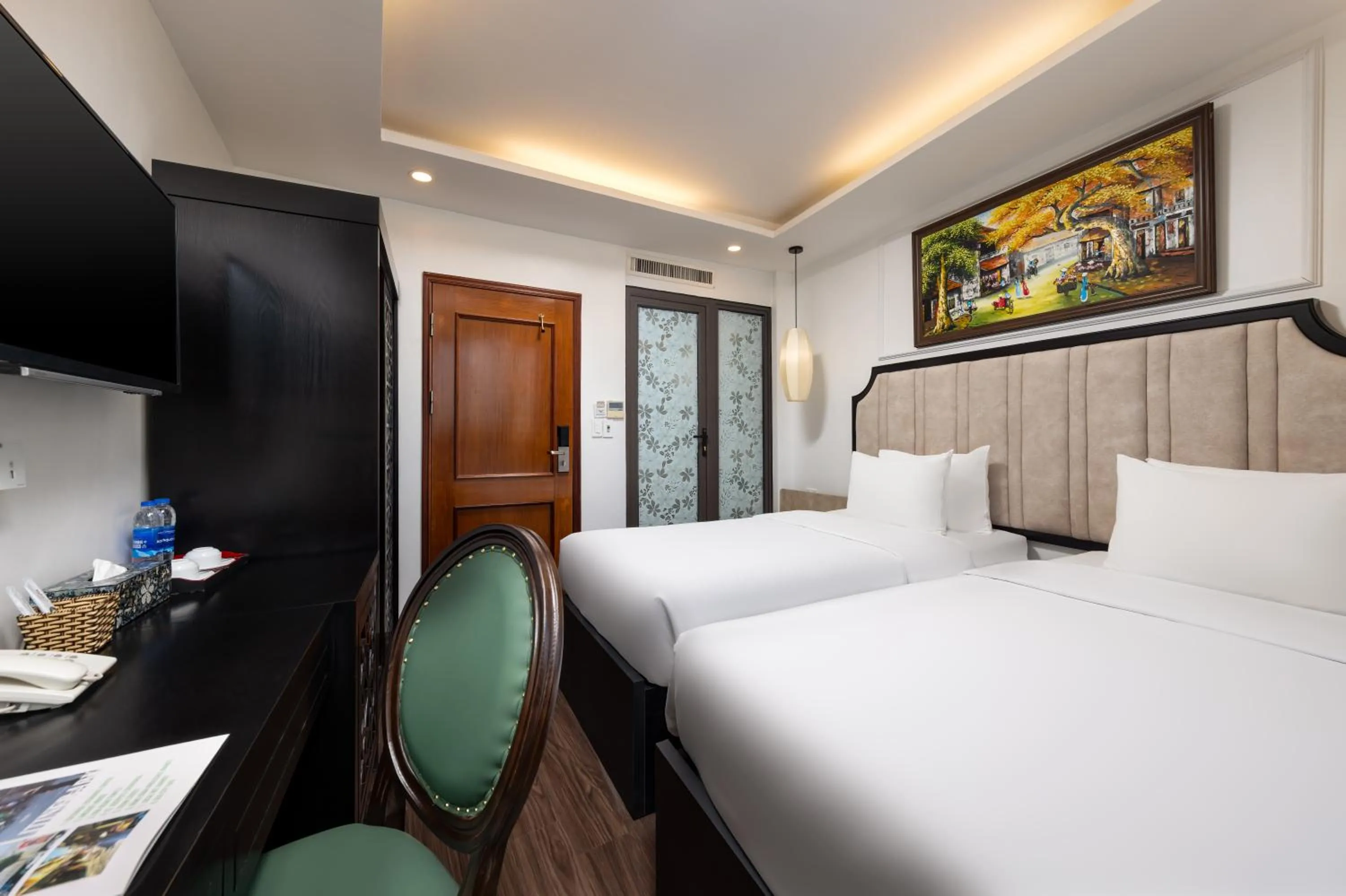 Bed in Golden Legend Palace Hotel & Travel