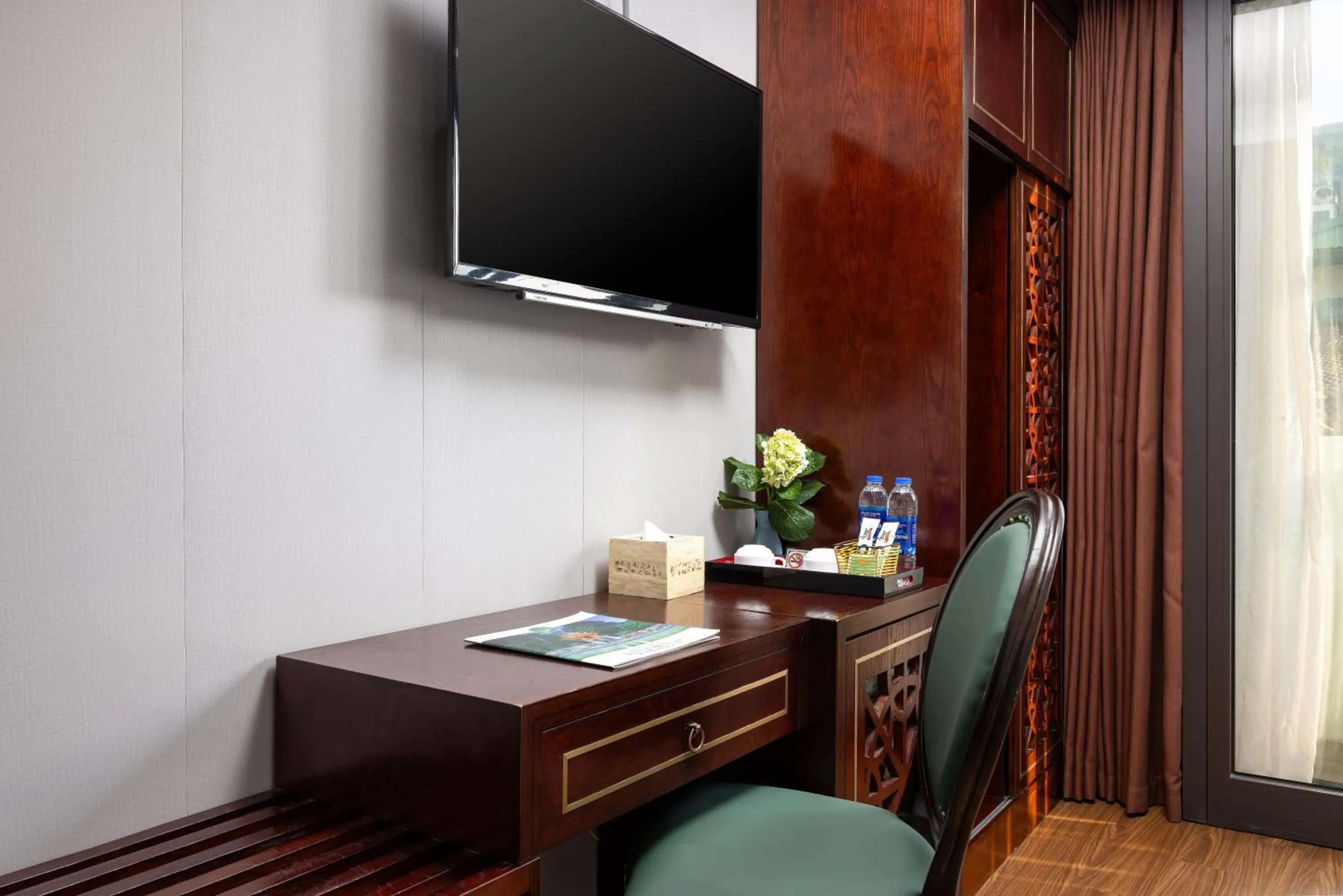 Seating area in Golden Legend Palace Hotel & Travel