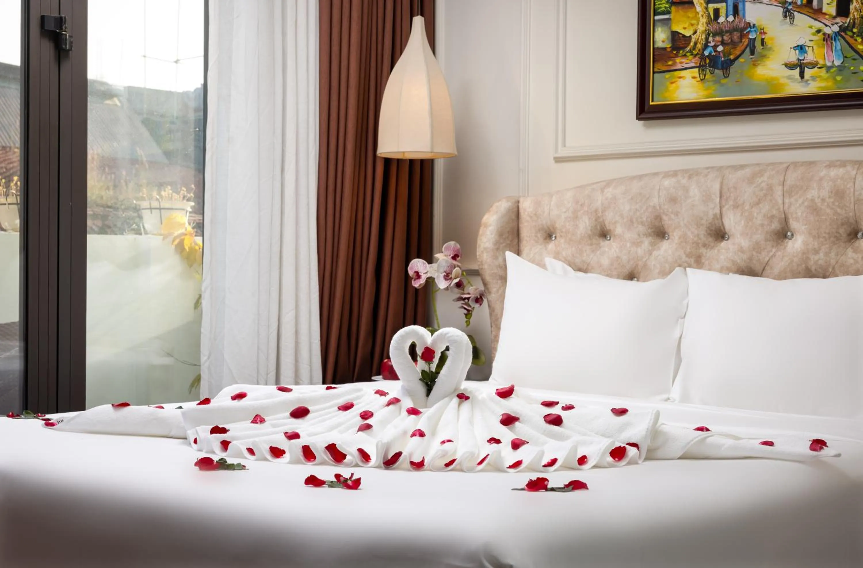 Bed in Golden Legend Palace Hotel & Travel