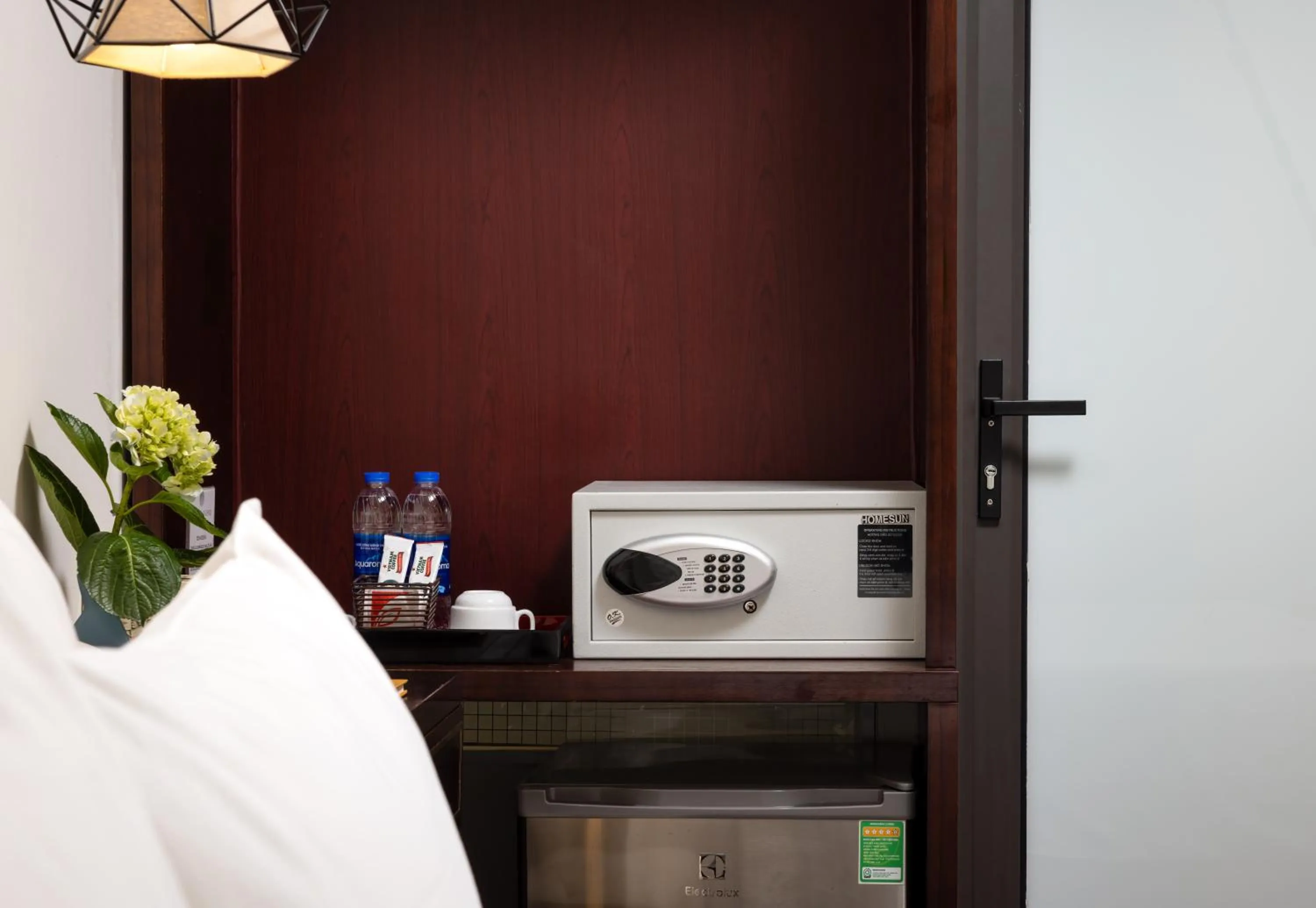 safe, Bed in Golden Legend Palace Hotel & Travel