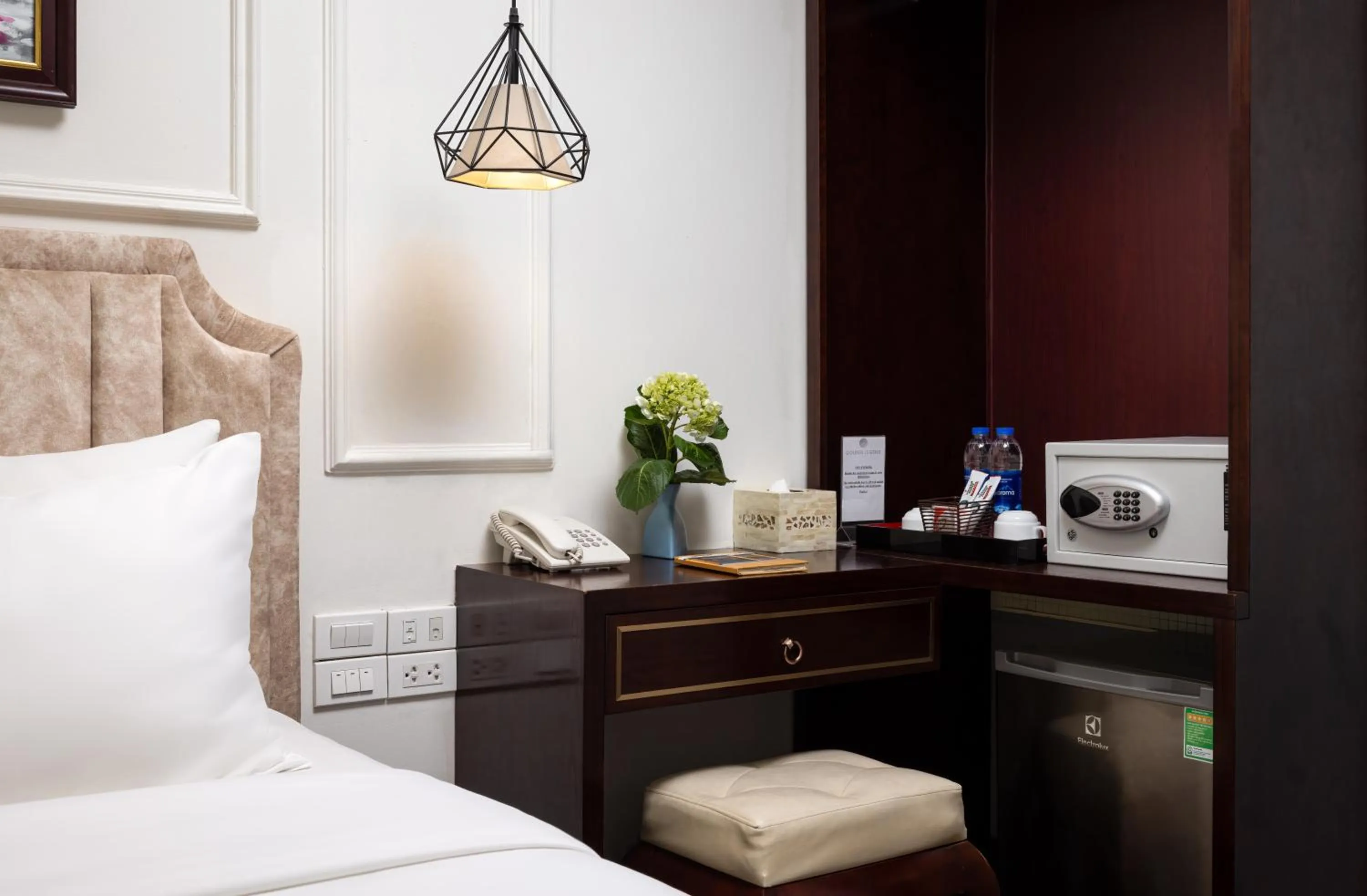 Bed in Golden Legend Palace Hotel & Travel