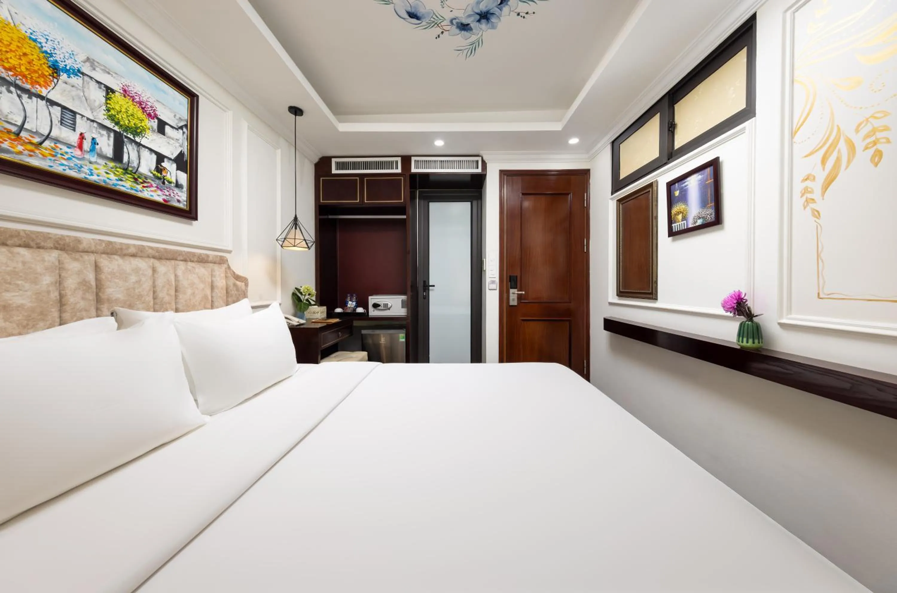 Photo of the whole room, Bed in Golden Legend Palace Hotel & Travel