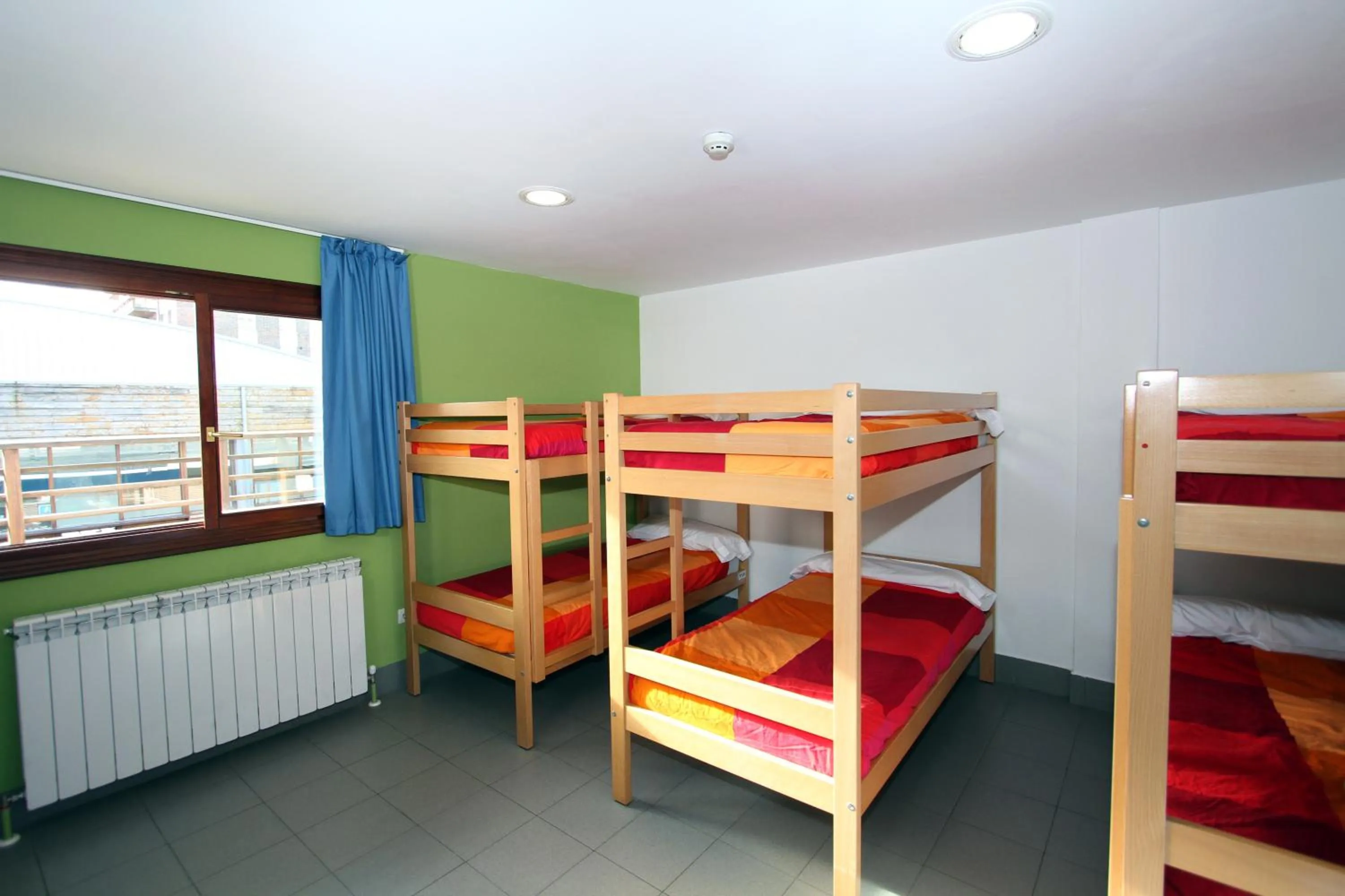 Photo of the whole room, Bed in Albergue Trinkete Etxea
