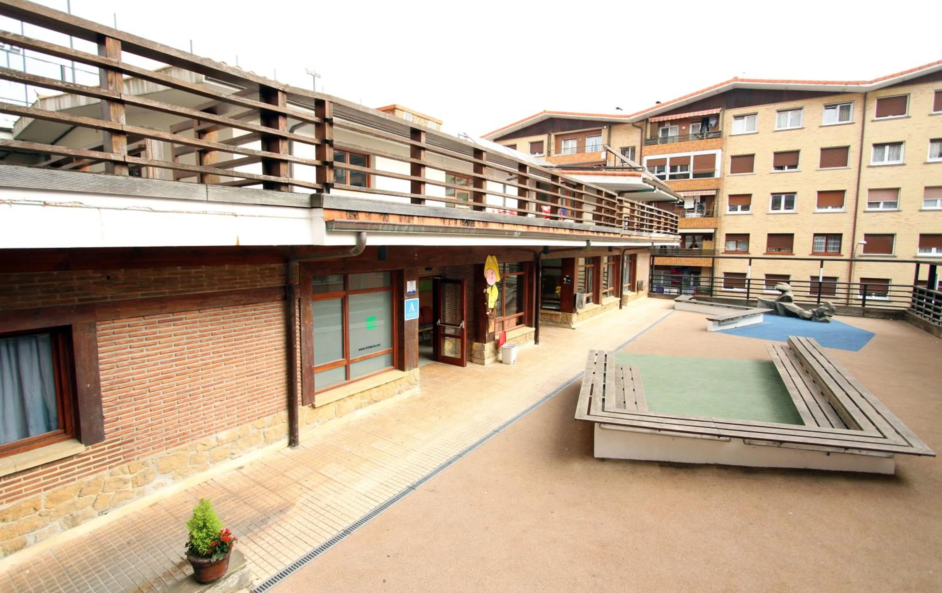 Facade/entrance in Albergue Trinkete Etxea