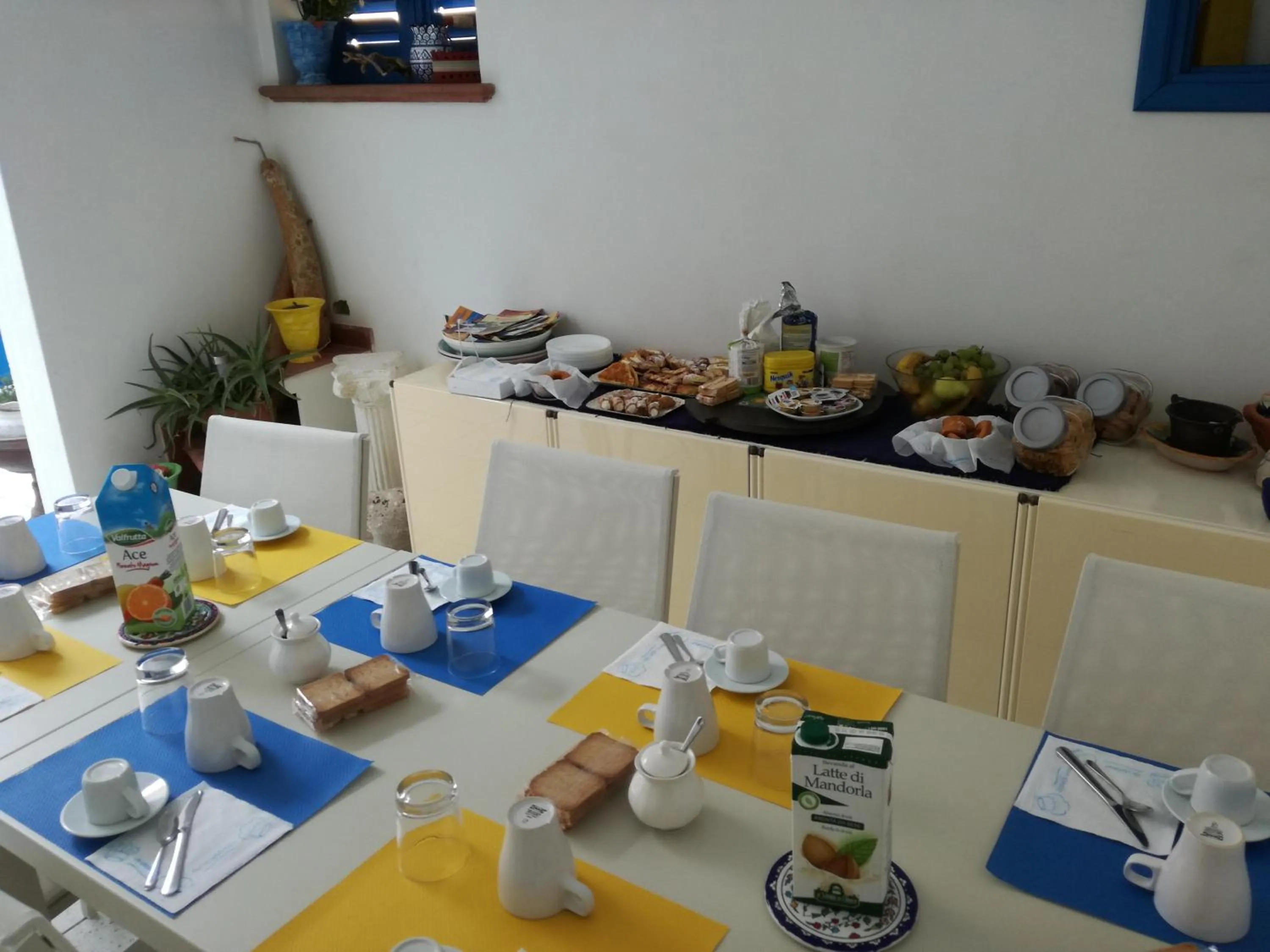Food and drinks in Mediterranea Guesthouse B&B