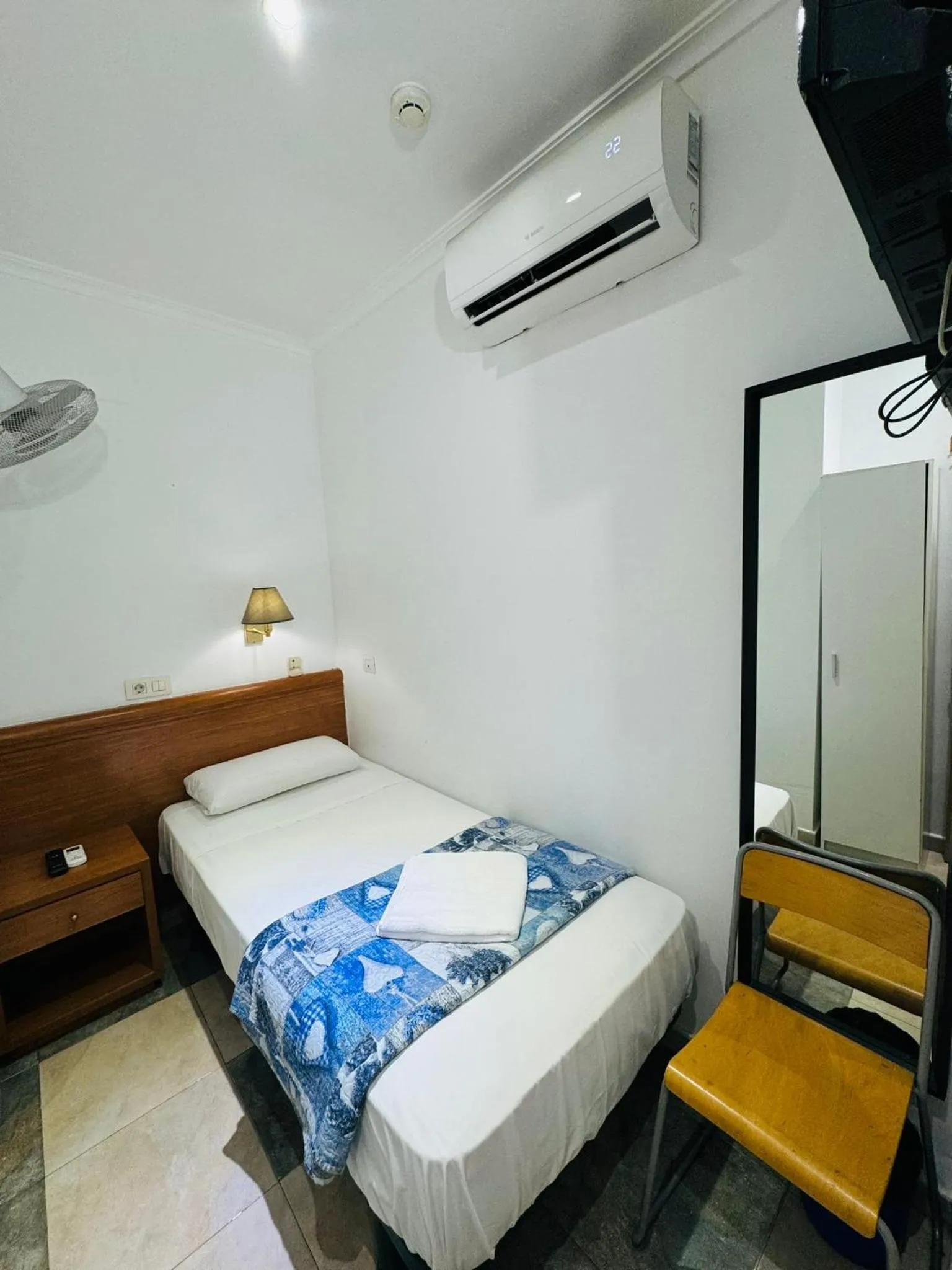 Bed in Hostal Mont Thabor