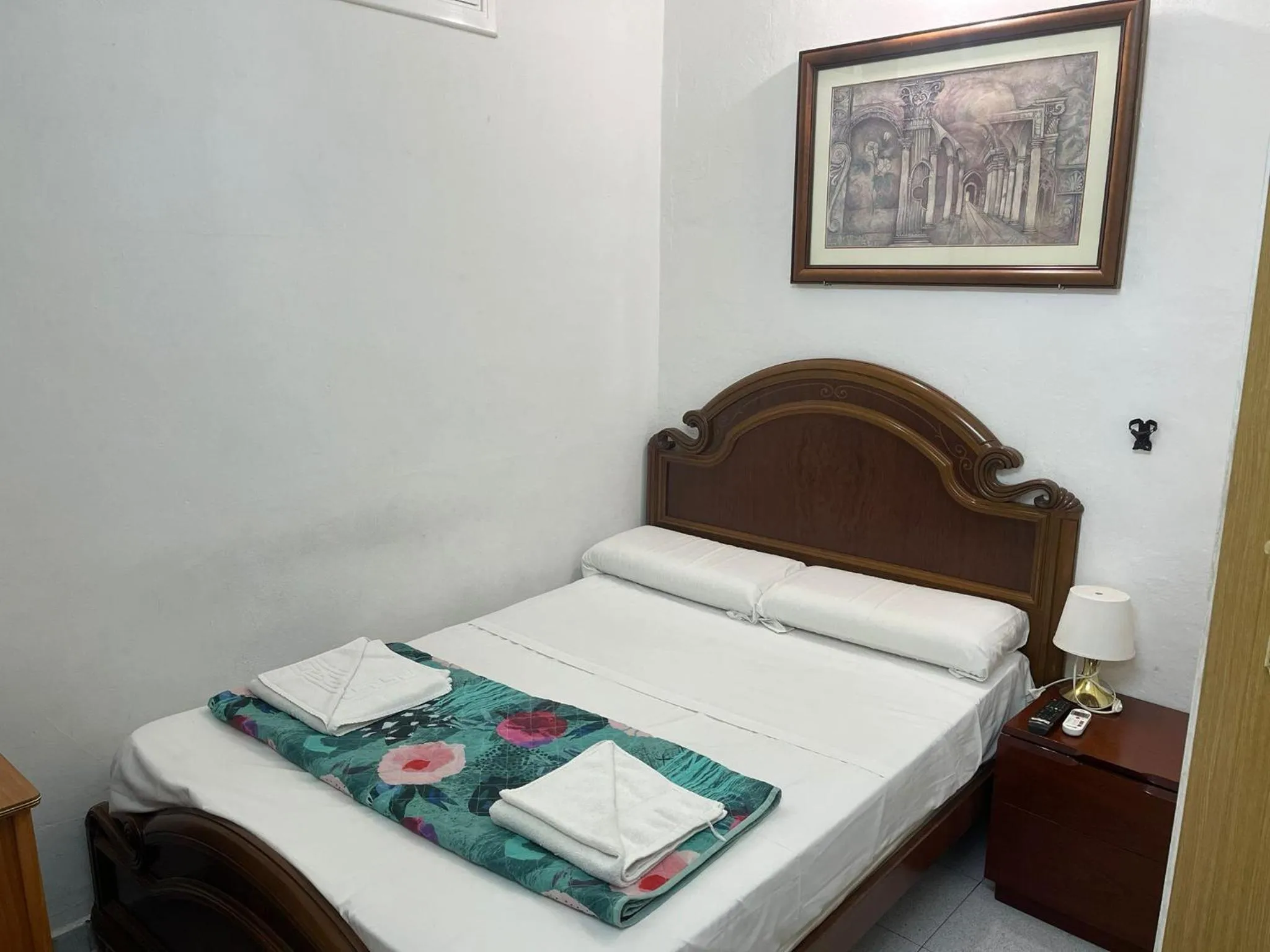 Bed in Hostal Mont Thabor