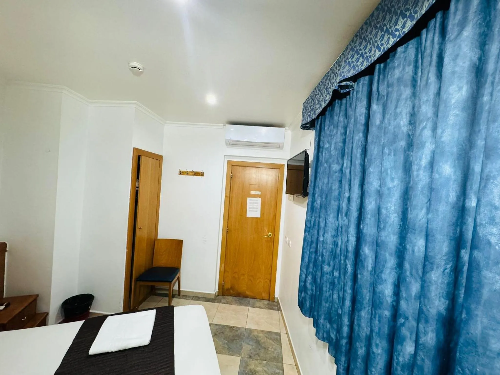 Bed in Hostal Mont Thabor