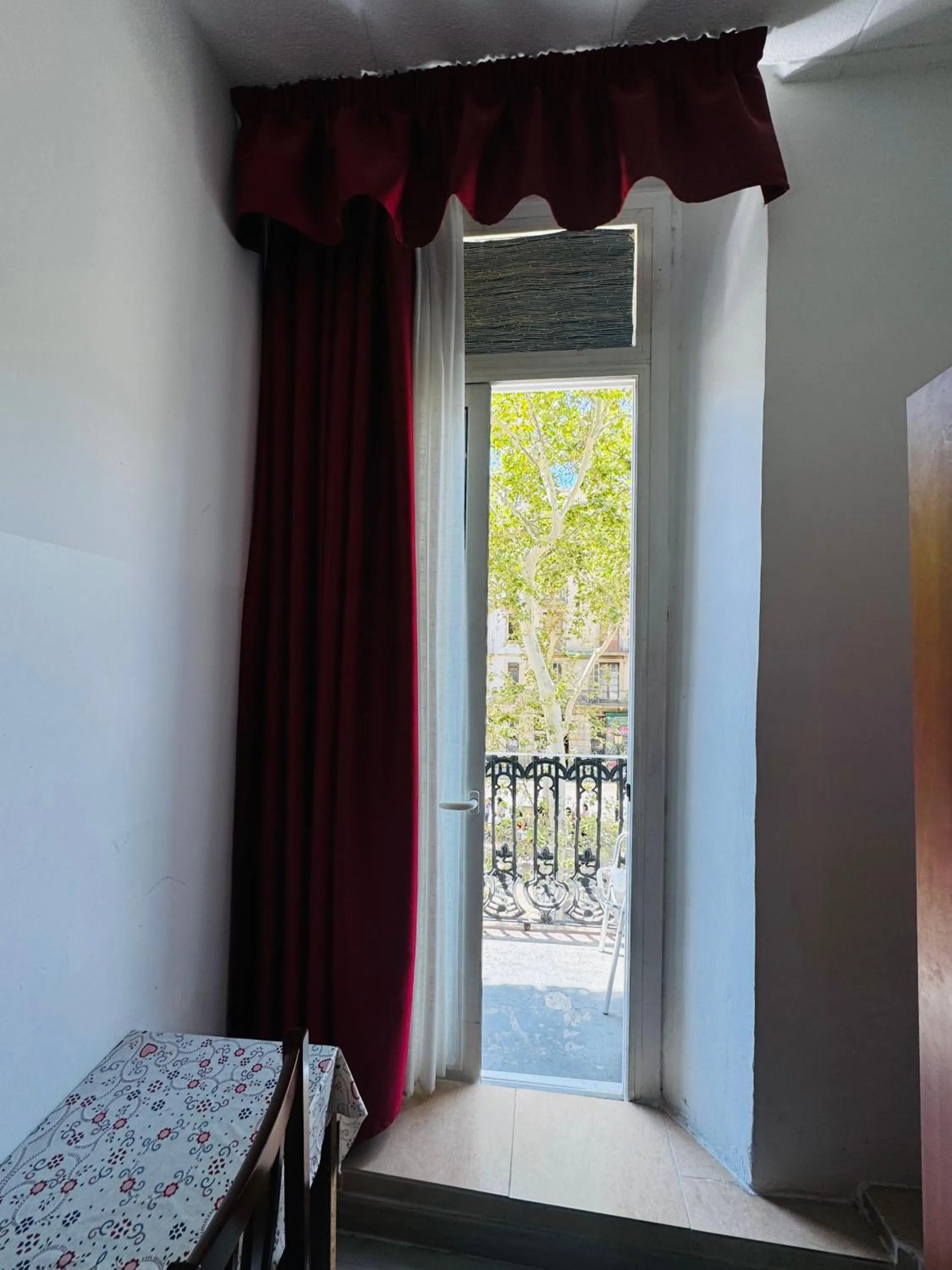 Bed in Hostal Mont Thabor