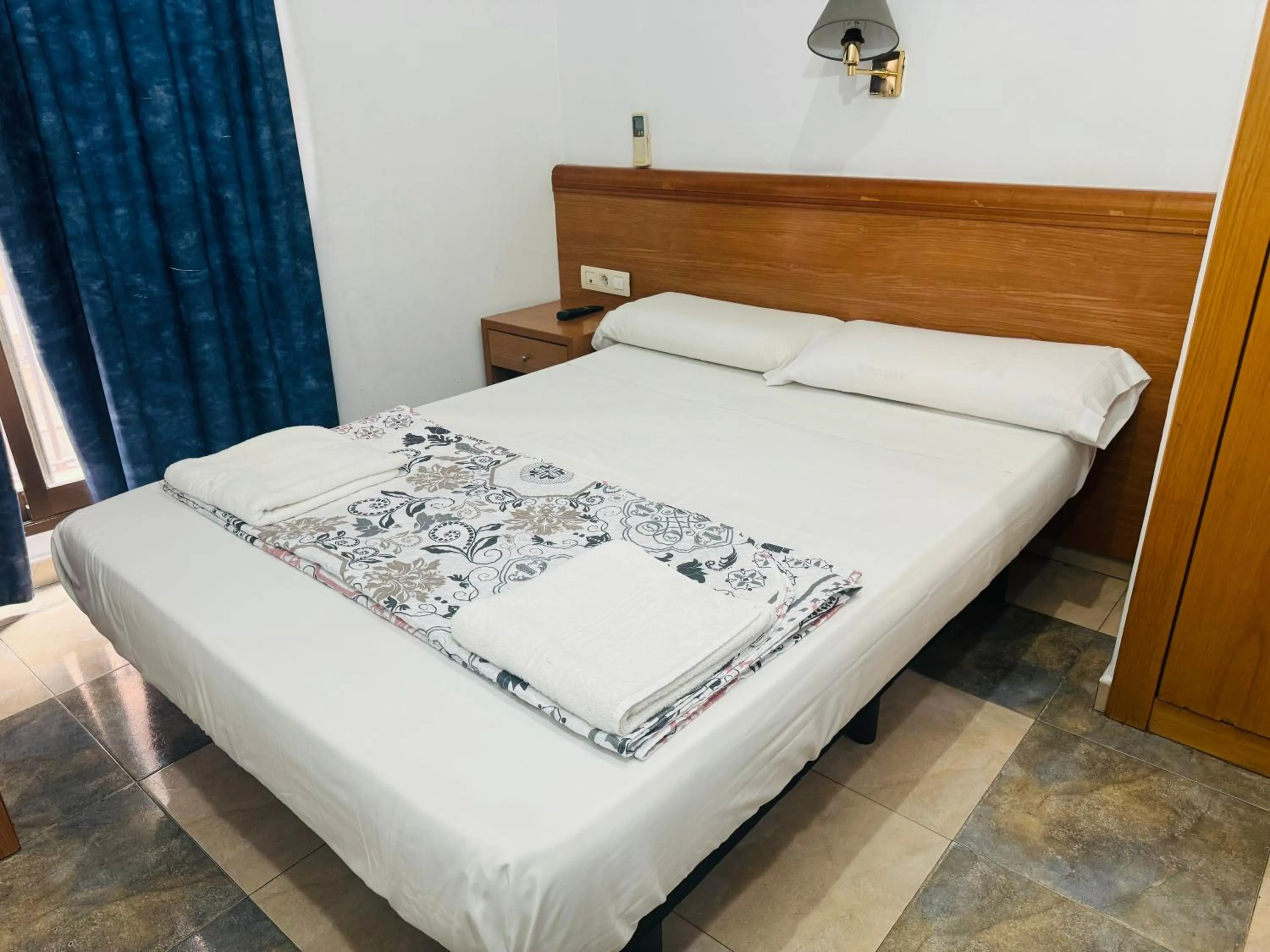 Bed in Hostal Mont Thabor