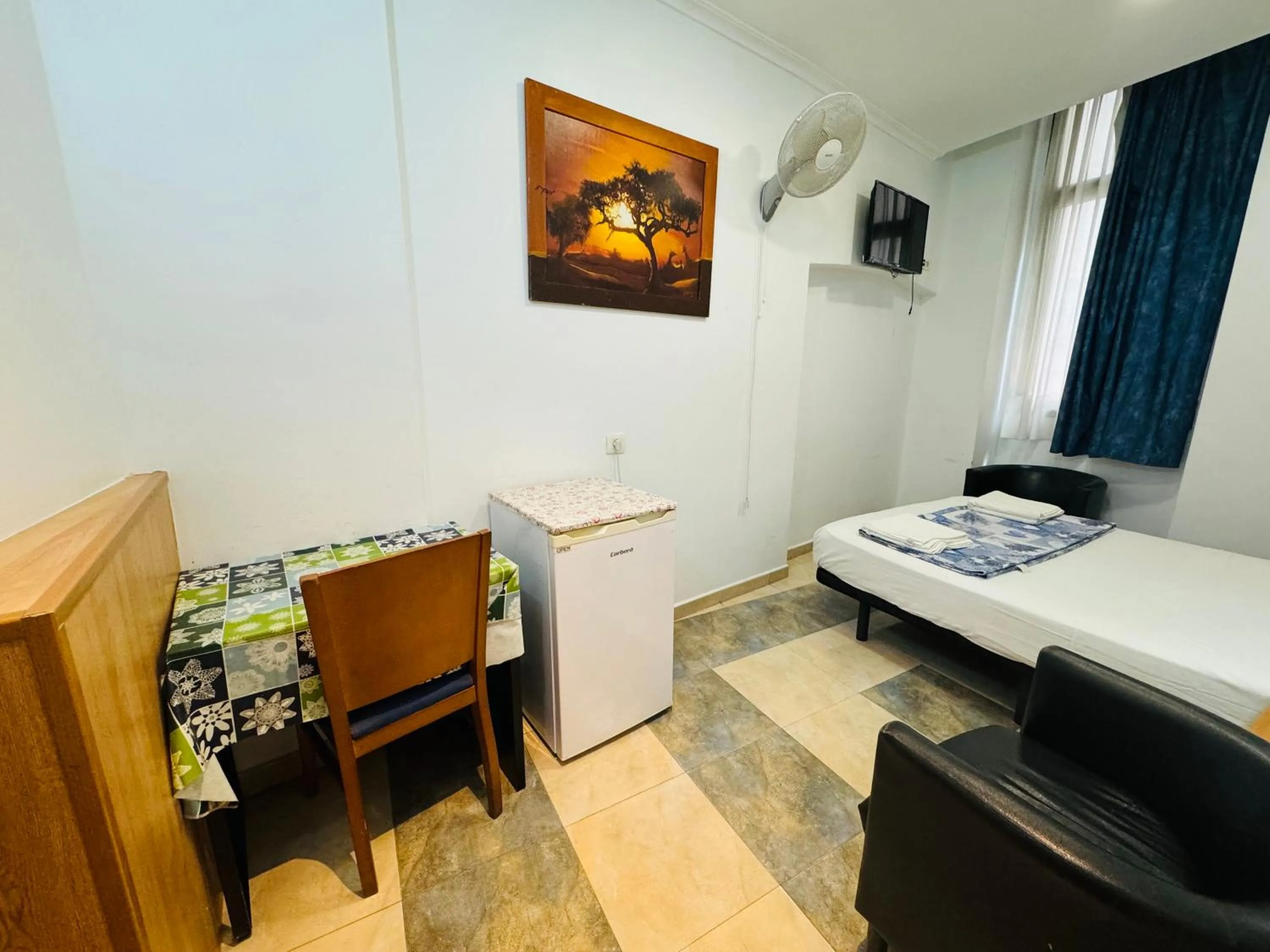 Bed in Hostal Mont Thabor