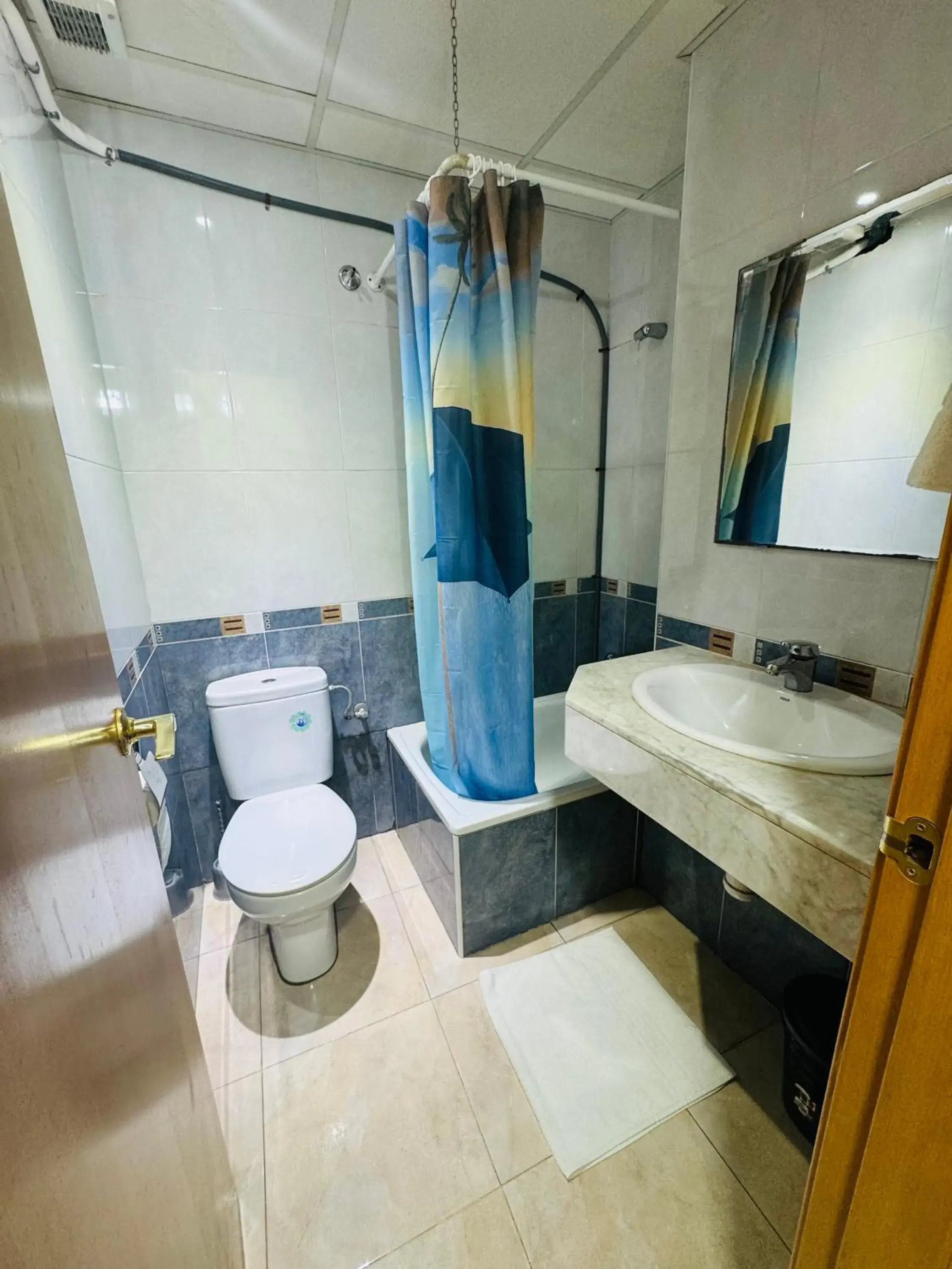 Superior Double Room with Balcony in Hostal Mont Thabor Superior Double Room with Balcony in Hostal Mont Thabor