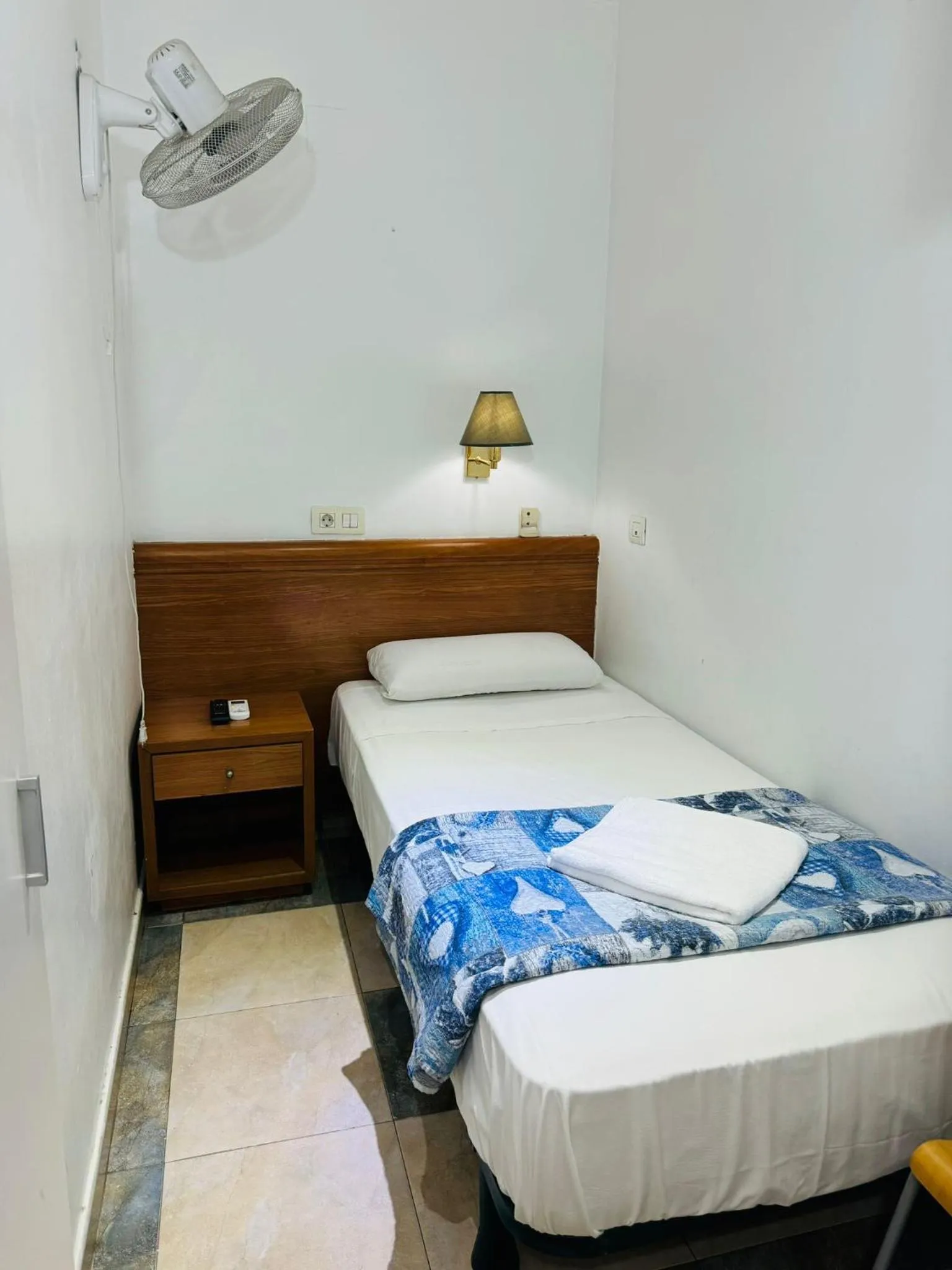 Bed in Hostal Mont Thabor