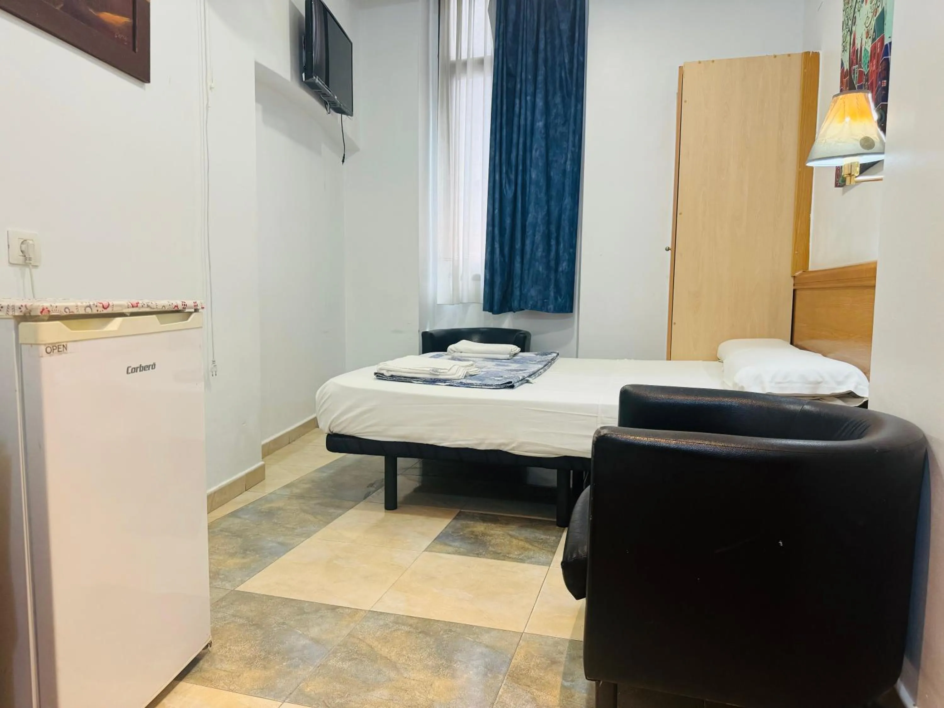 Bed in Hostal Mont Thabor