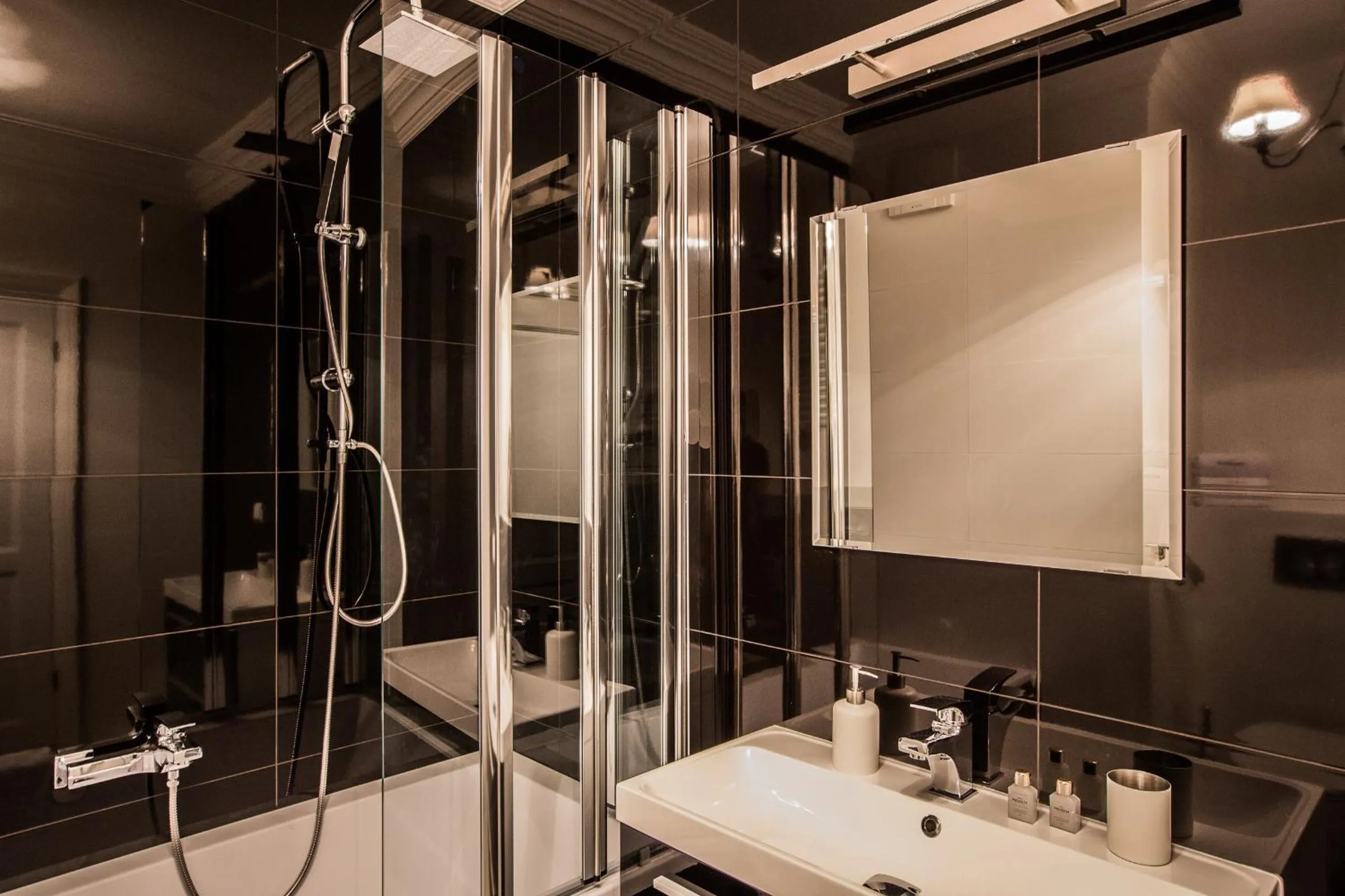 Shower in EXCLUSIVE Aparthotel
