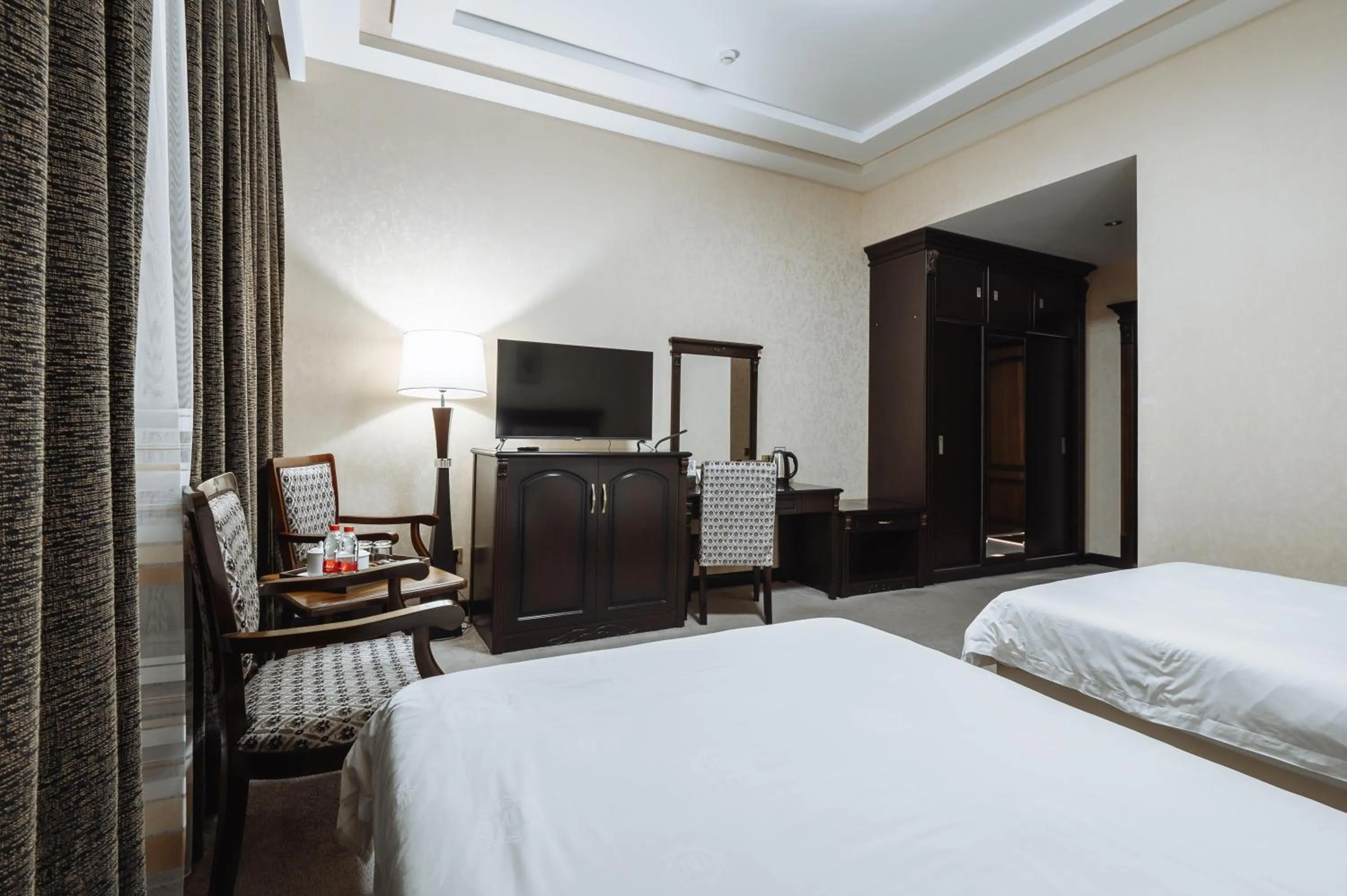 Photo of the whole room, Bed in Daniel Hill Hotel