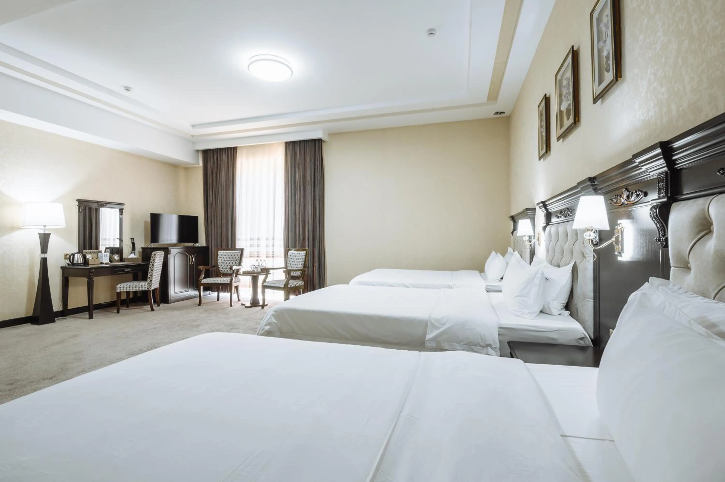 Photo of the whole room, Bed in Daniel Hill Hotel