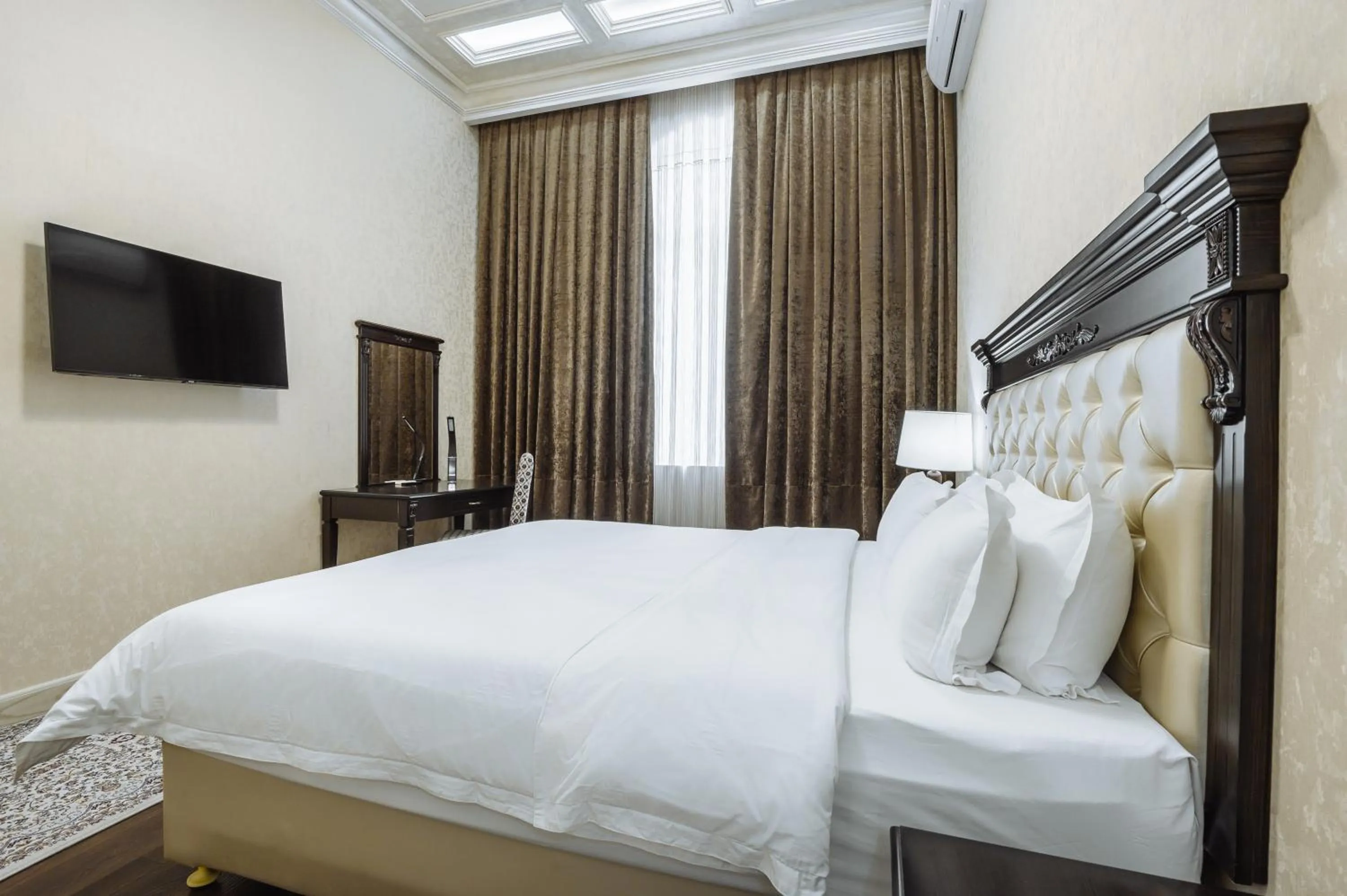 Bedroom, Bed in Daniel Hill Hotel