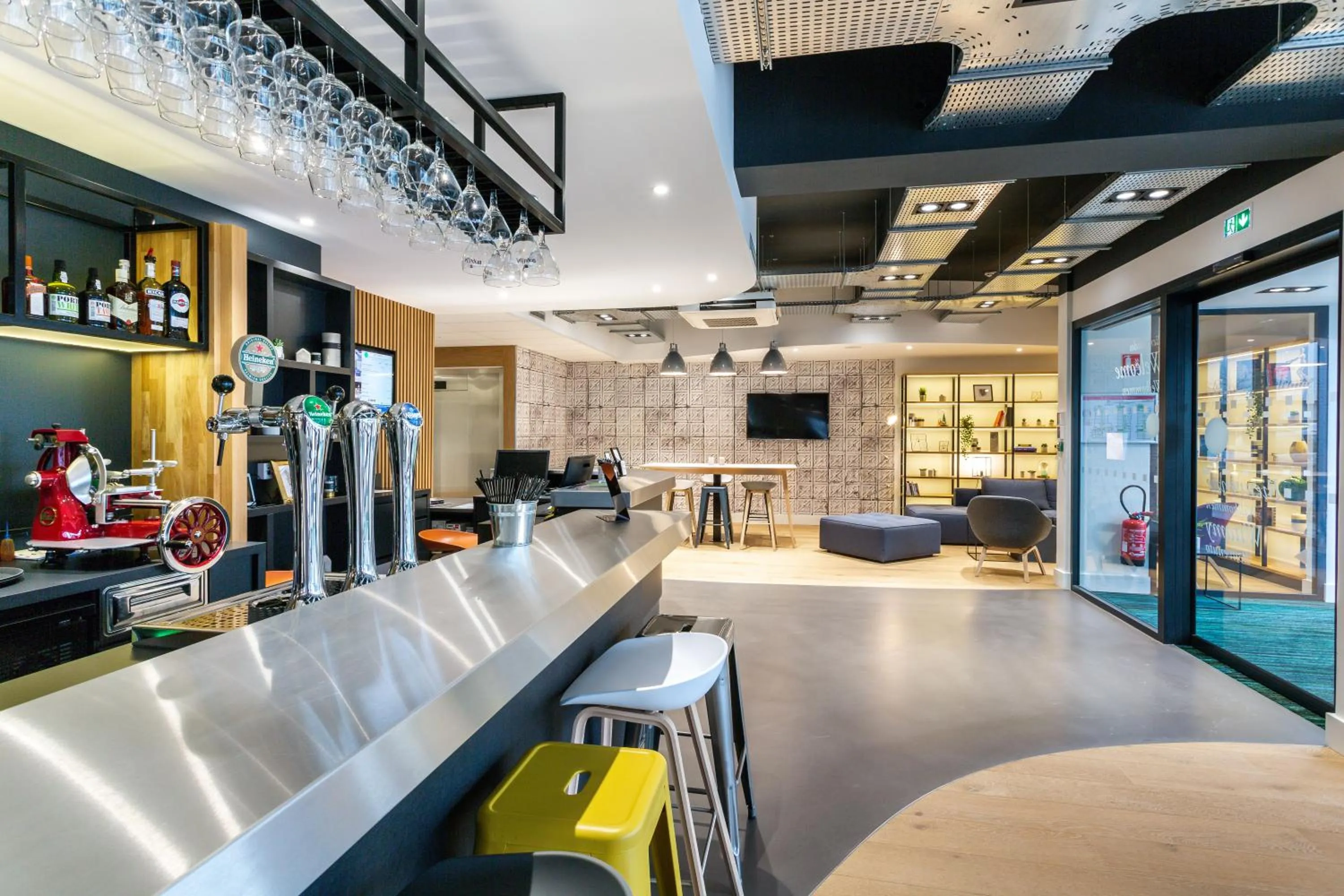 Lobby or reception in Campanile Laval Nord