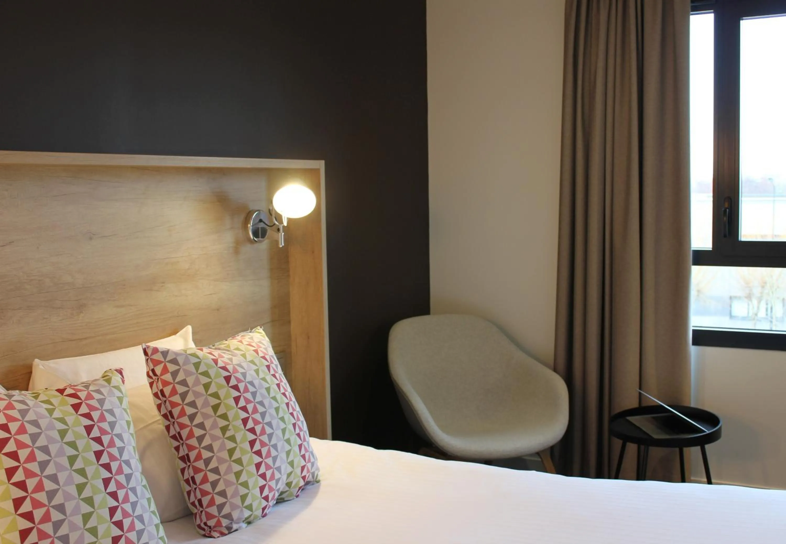 Bed in Campanile Laval Nord