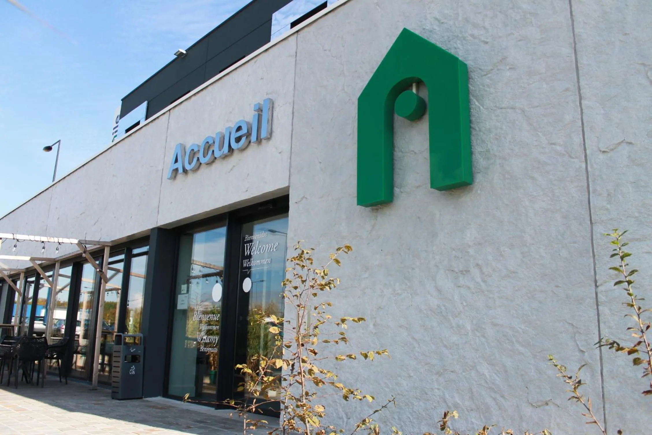 Property building in Campanile Laval Nord