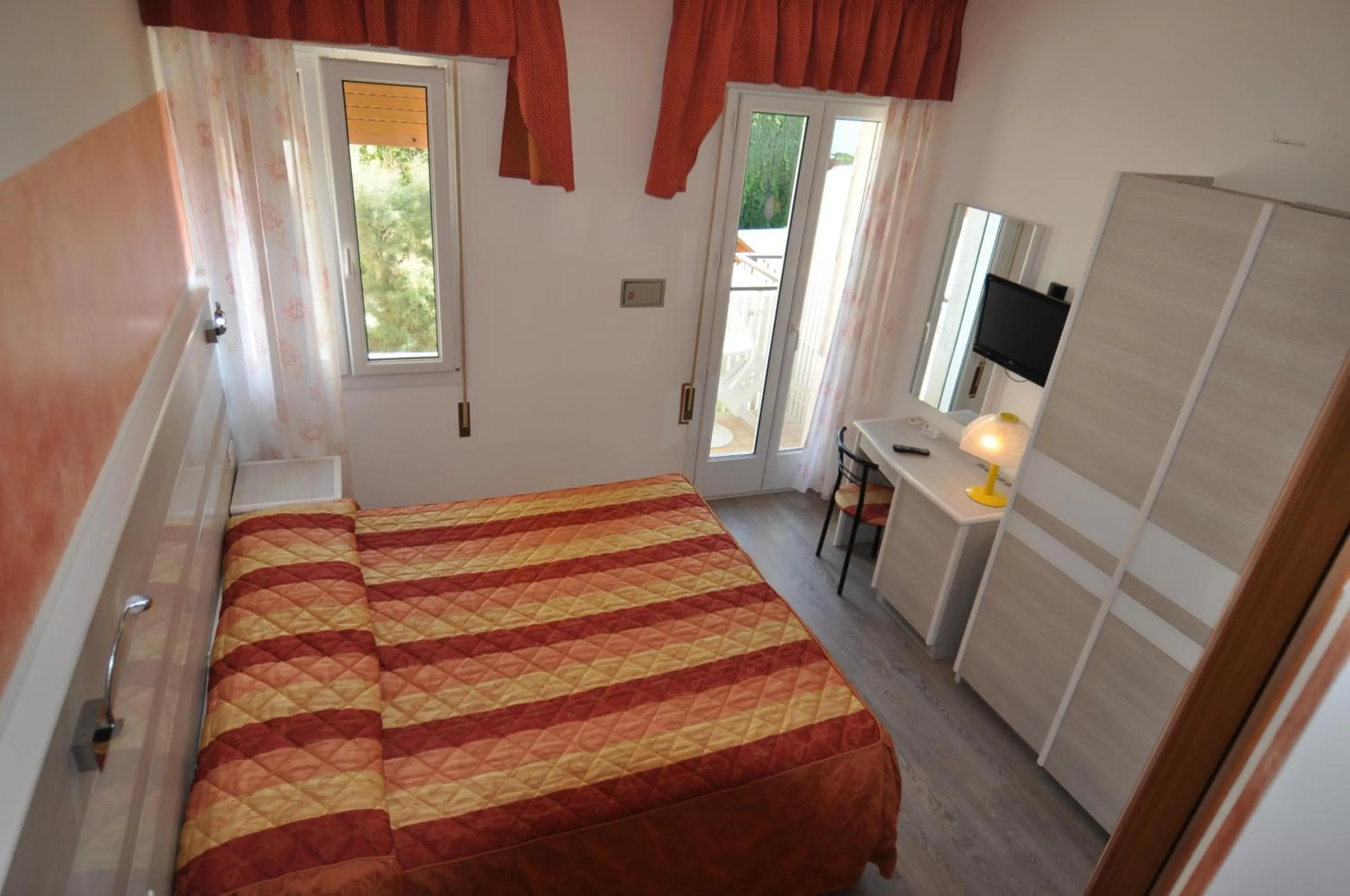 Day, Bed in Hotel Righetto Fronte Mare