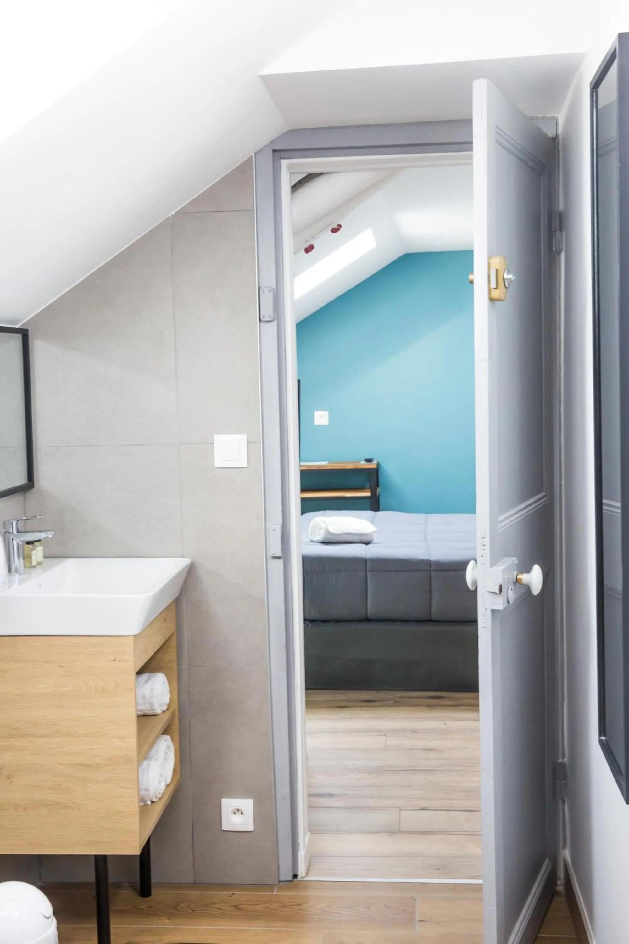 Bathroom, Bed in Hôtel Les Pieux En Cotentin